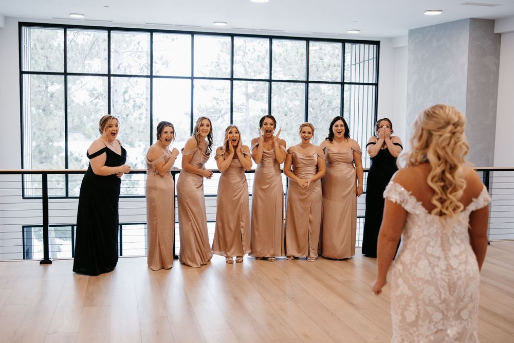 Minnesota Wedding at Catalyst by Nature Link First Look with Bridesmaids