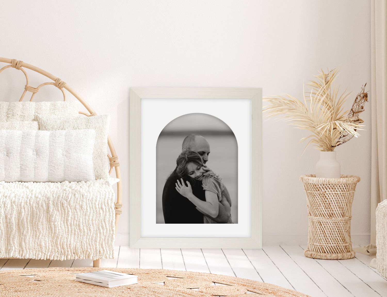 black and white daddy daughter photo in arch frame