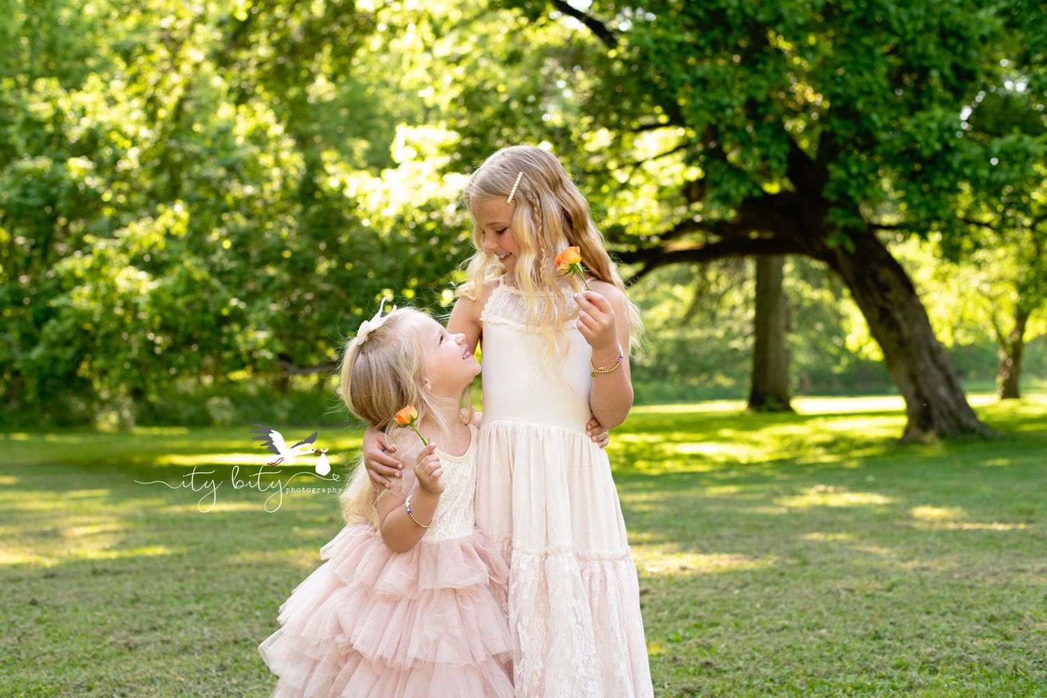 Sister Love by Ity Bity Photography Cleveland Ohio Family Mini Photographer