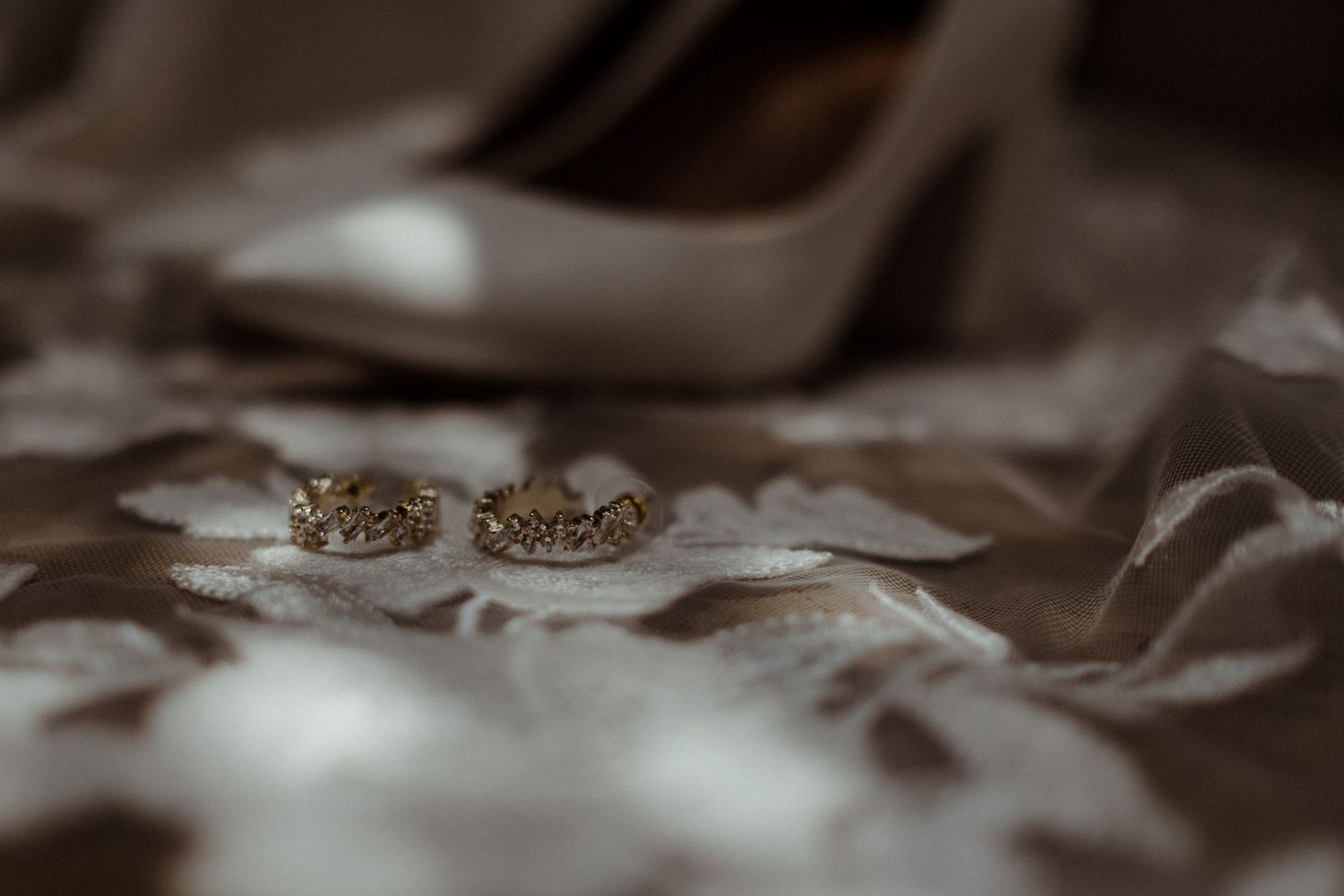 Rings on veil during wedding captured by Wouter Kleynhans Photography