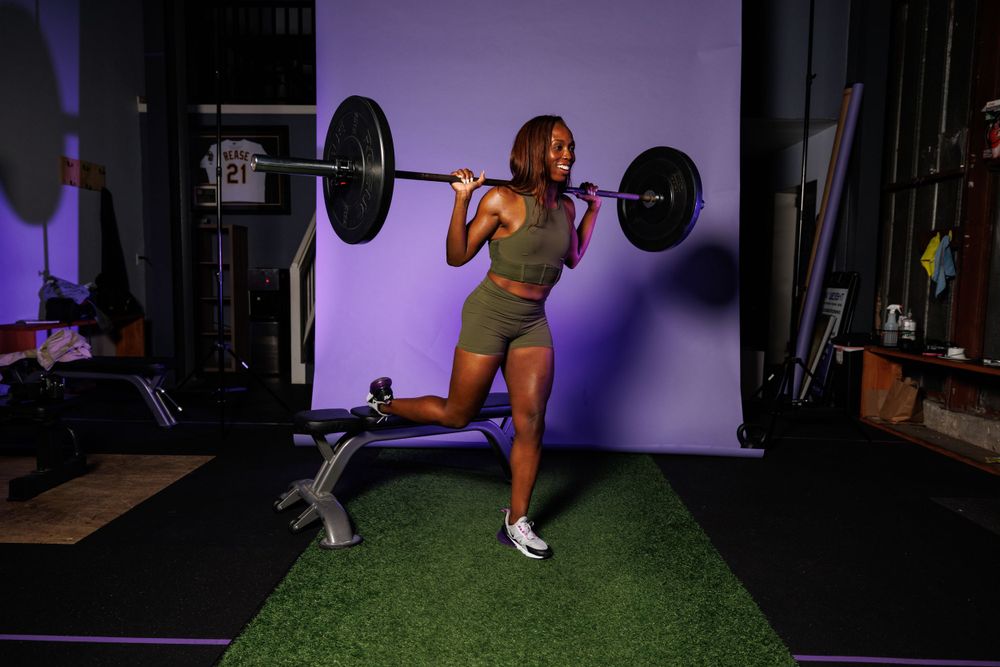 Portrait photographer for lifestyle and personal branding albums. Athlete portraits of personal trainer Tish in Oakland.
