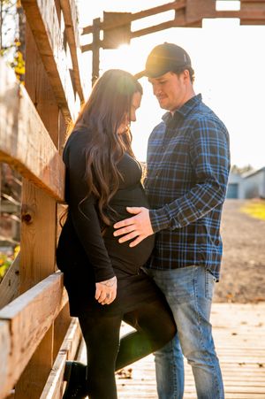 Séance grossesse, premier bébé, couple, golden hour