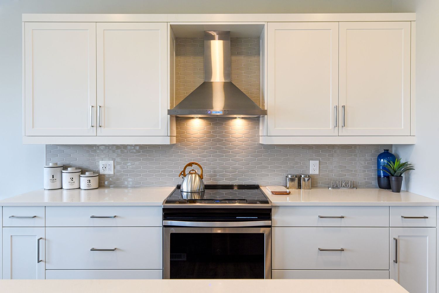 Winnipeg real estate photographer. Listing Lens. Kitchen.