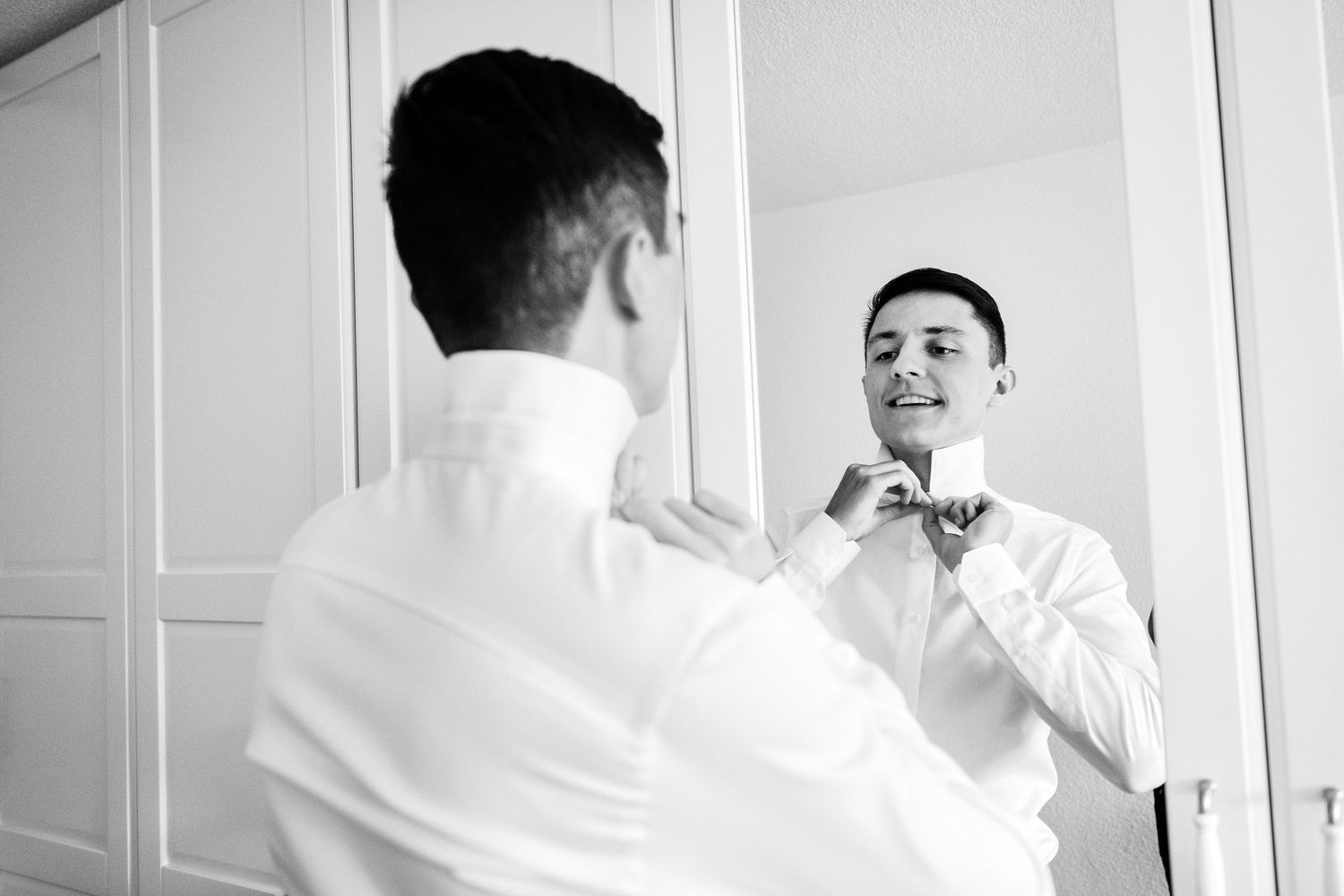 TLOOK photographe de mariage de style documentaire, préparatifs du marié portraits