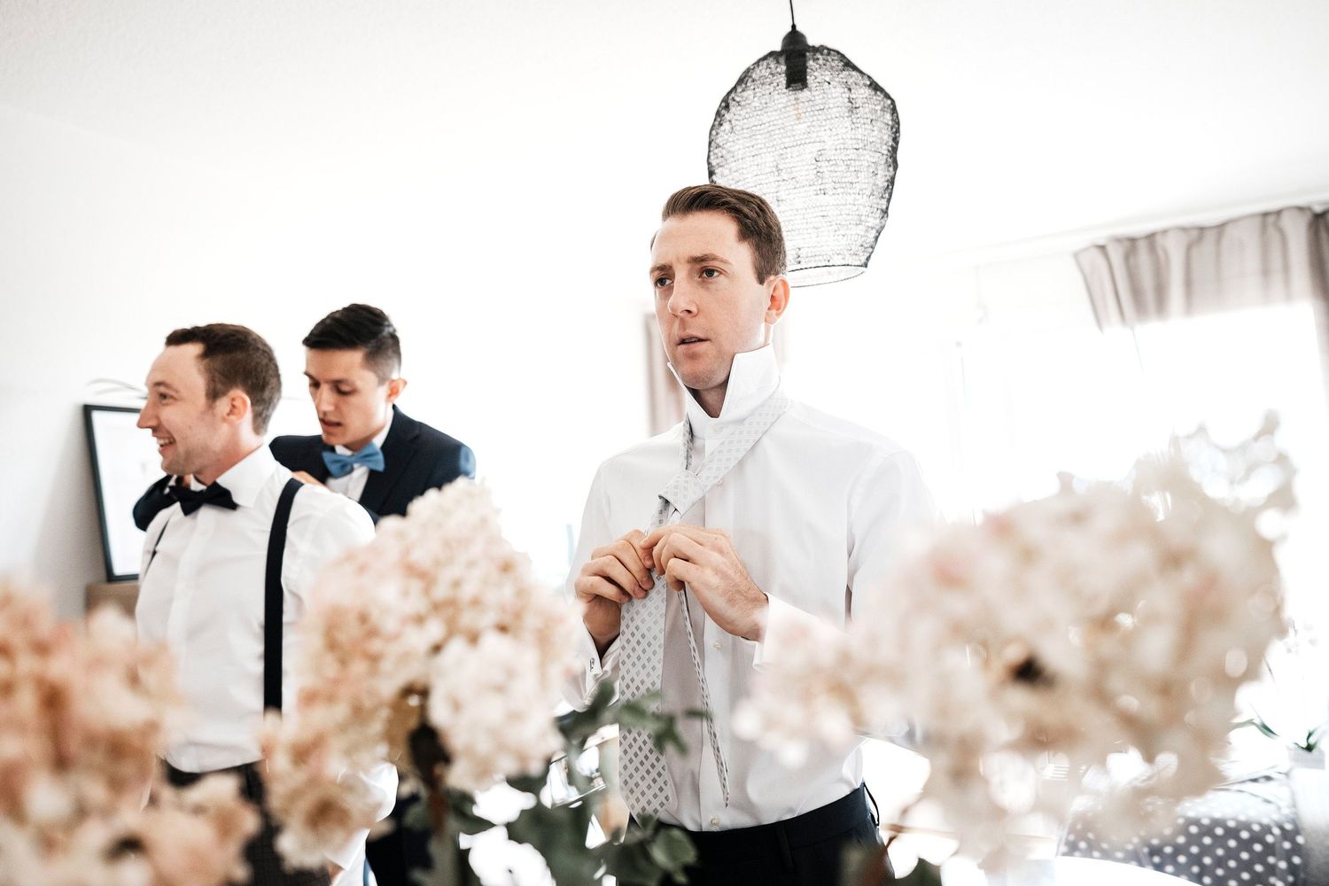 TLOOK photographe de mariage de style documentaire, préparatifs du marié