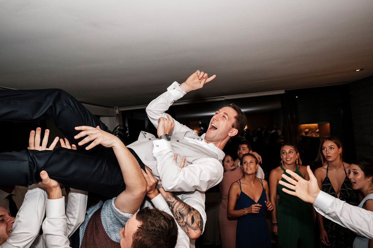 TLOOK photographe de mariage de style documentaire, domaine les Bois de Chamblard dance floor