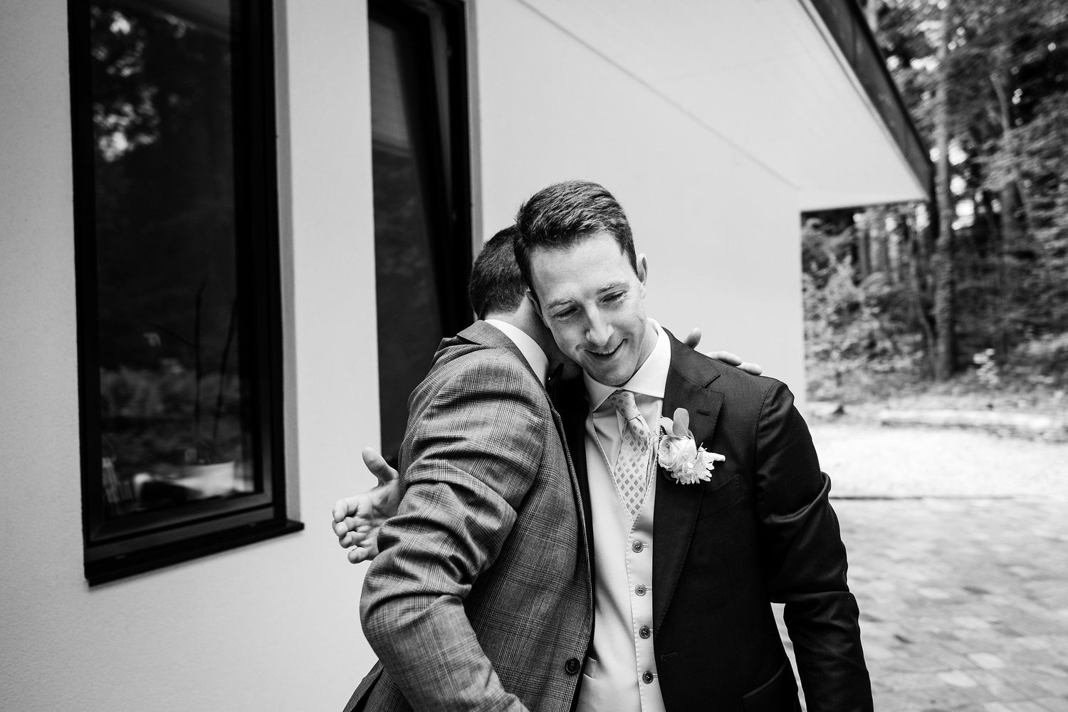 TLOOK photographe de mariage de style documentaire, domaine les Bois de Chamblard cocktail émotions
