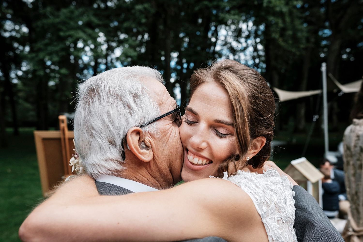 TLOOK photographe de mariage de style documentaire, domaine les Bois de Chamblard cocktail émotions