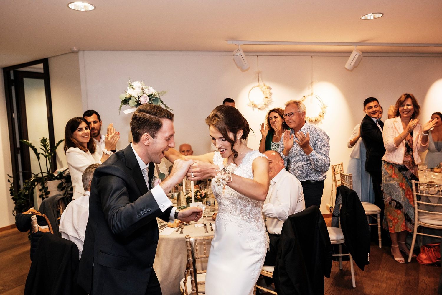 TLOOK photographe de mariage de style documentaire, domaine les Bois de Chamblard soirée émotions