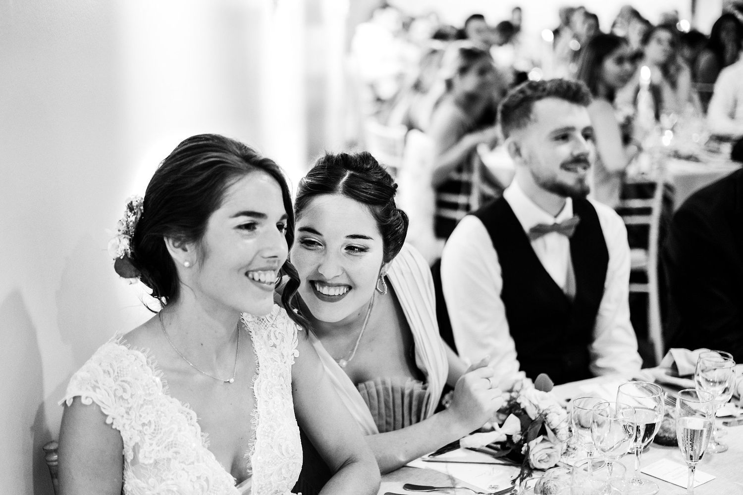 TLOOK photographe de mariage de style documentaire, domaine les Bois de Chamblard soirée émotions