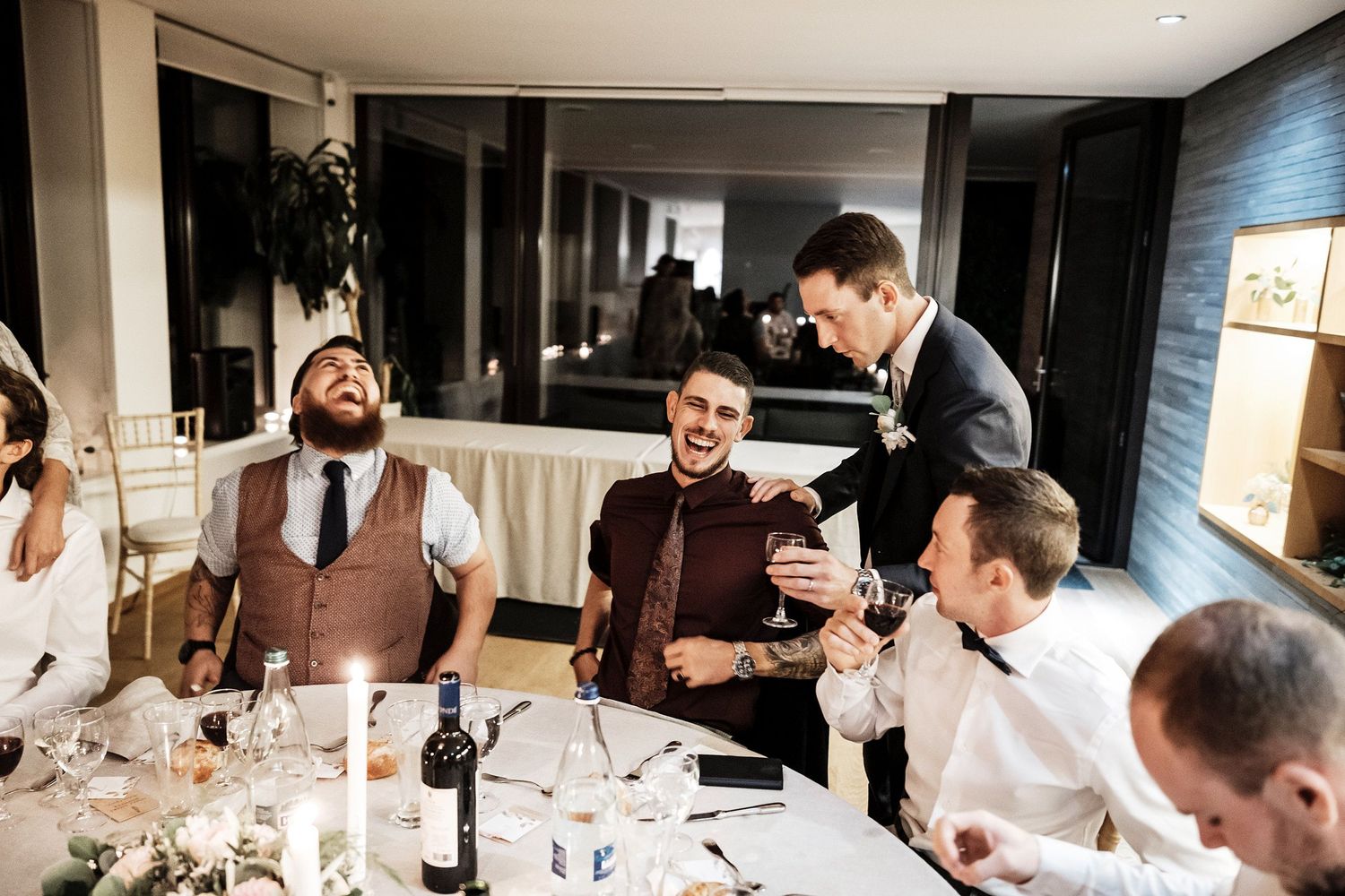 TLOOK photographe de mariage de style documentaire, domaine les Bois de Chamblard soirée émotions