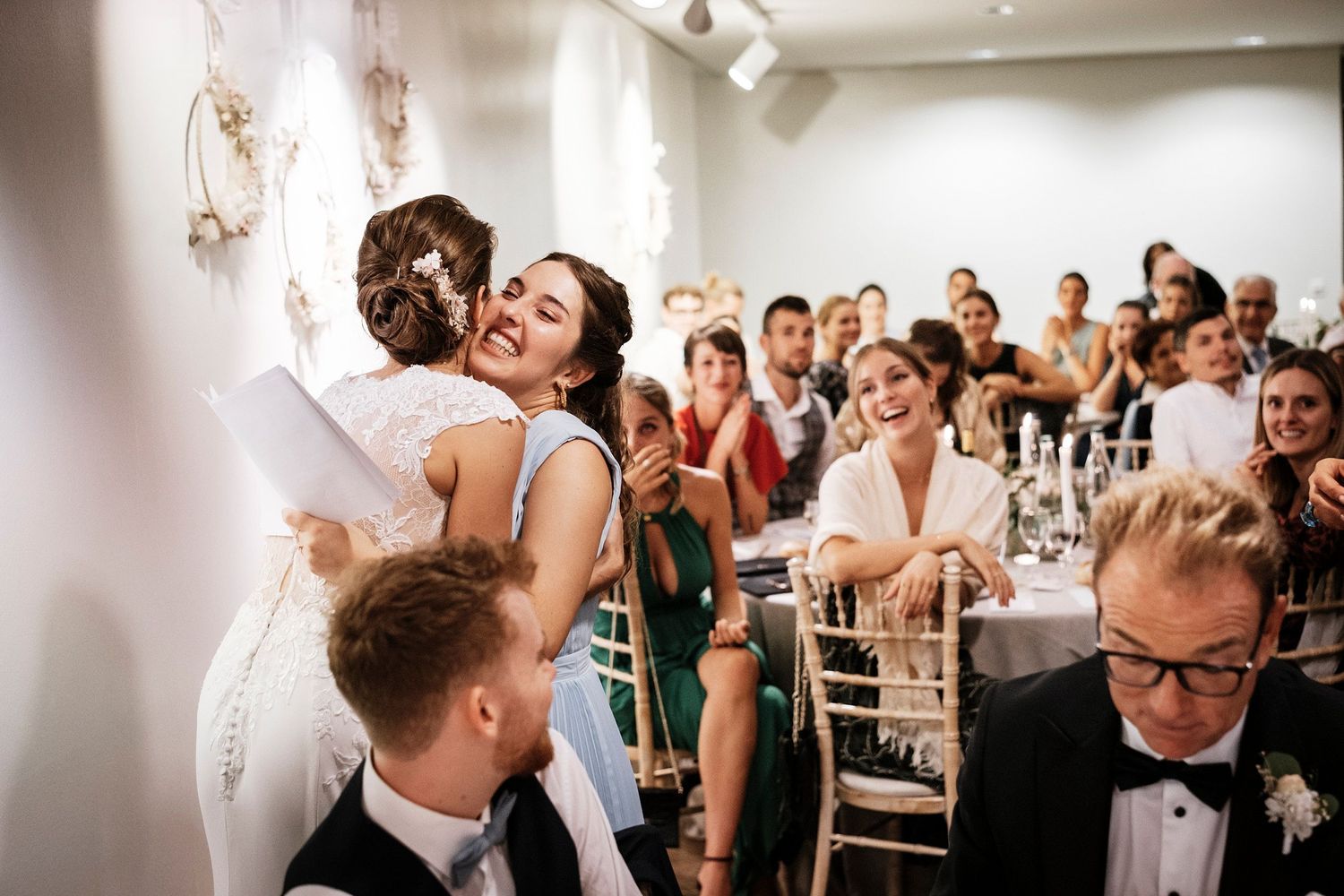 TLOOK photographe de mariage de style documentaire, domaine les Bois de Chamblard soirée émotions