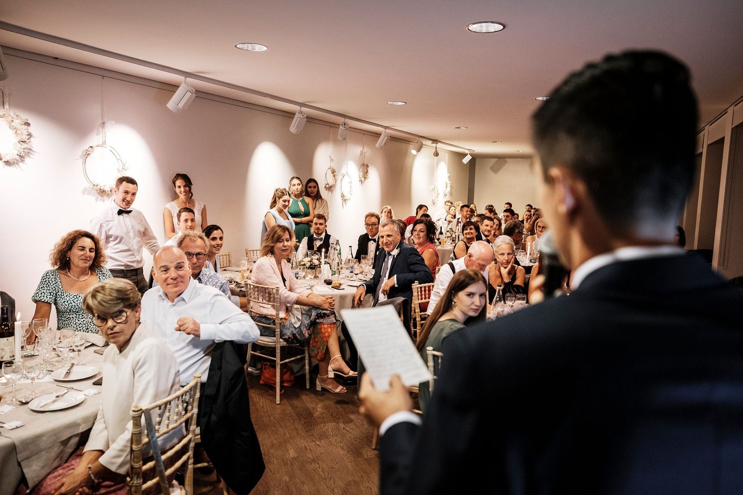 TLOOK photographe de mariage de style documentaire, domaine les Bois de Chamblard soirée discours du témoin