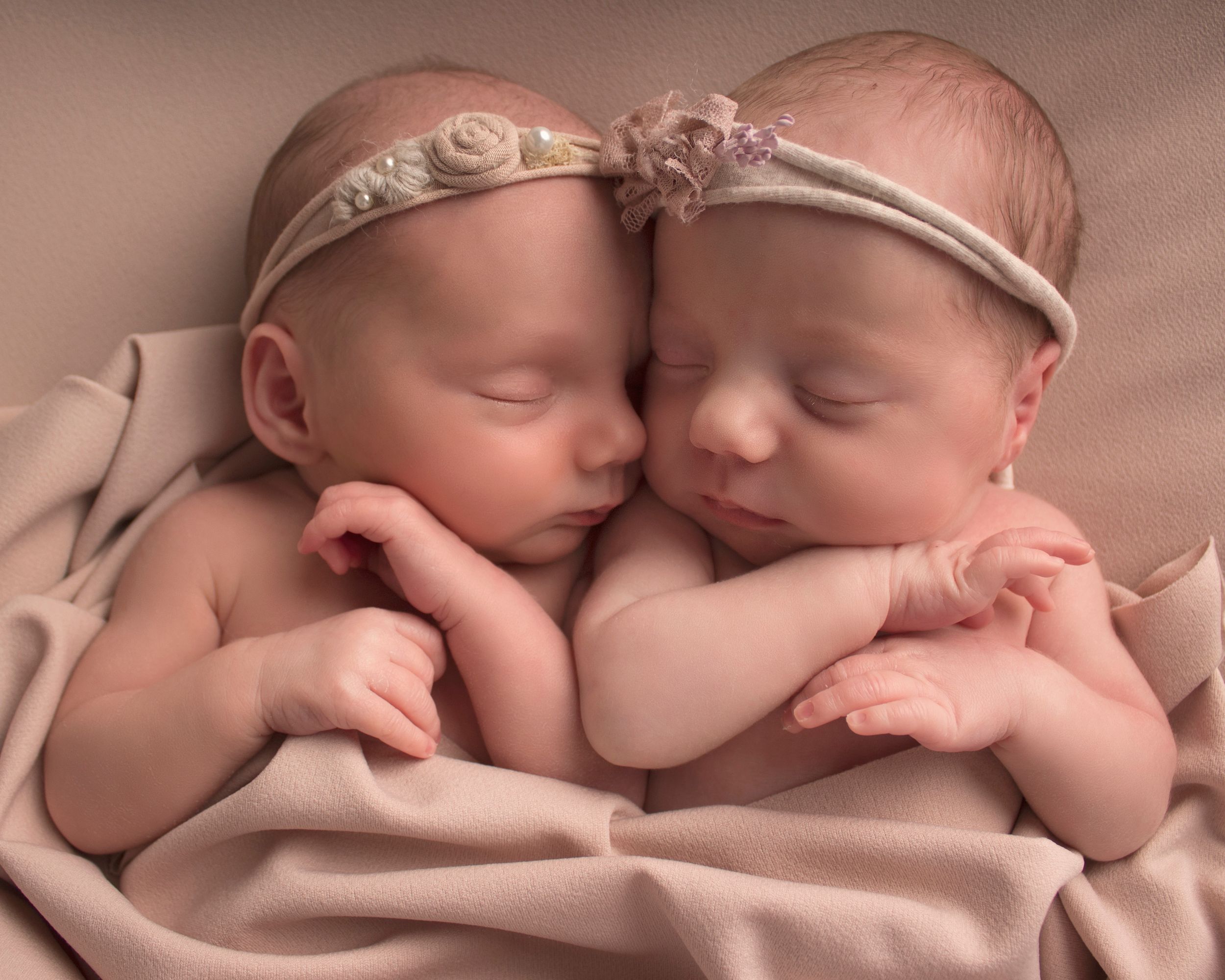 newborn twin photography