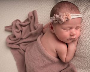 Chin on hands newborn