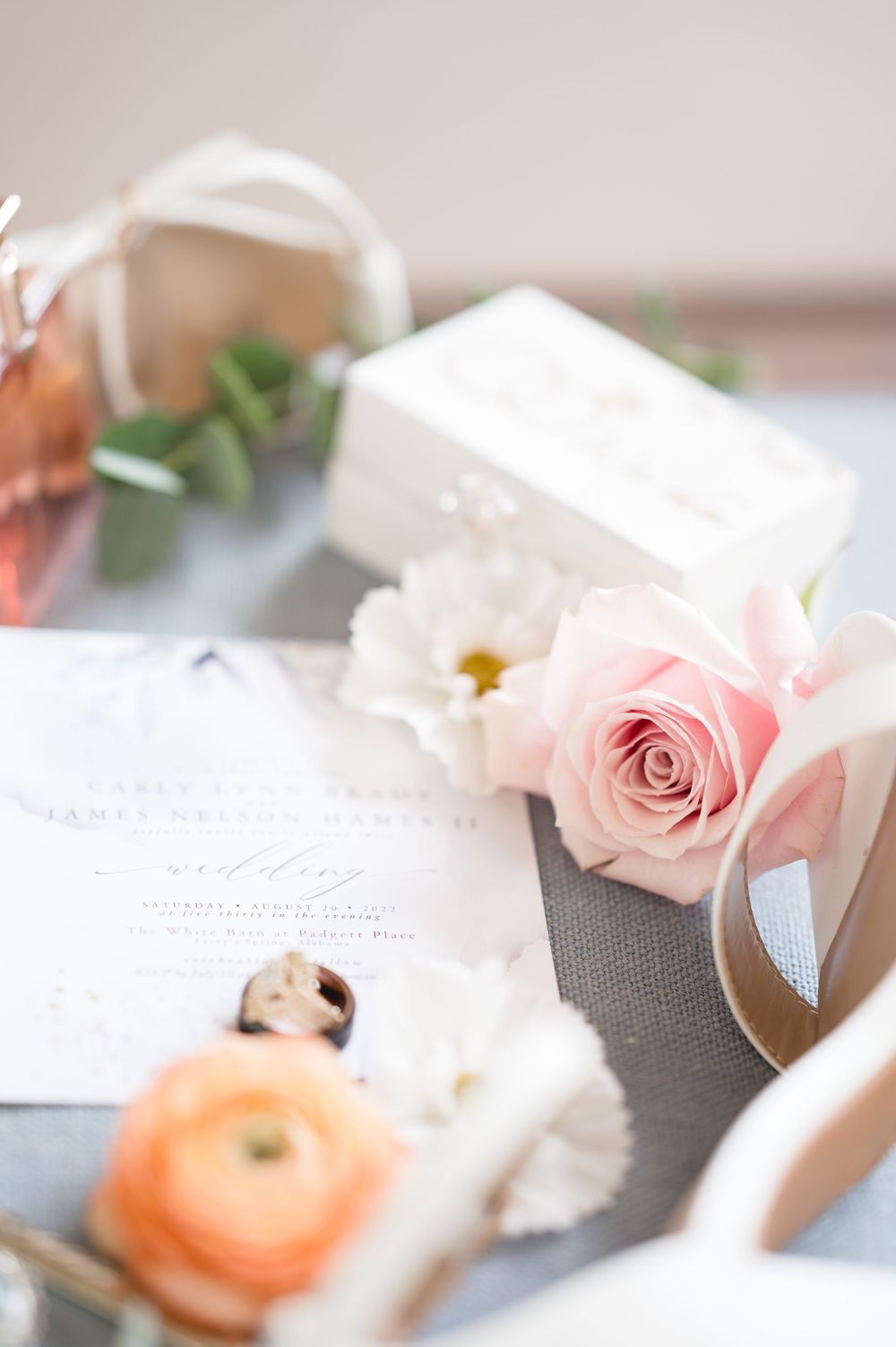 White Barn at Padgett place, wedding photographer, Huntsville Alabama, wedding venue, wedding florist, wedding venues