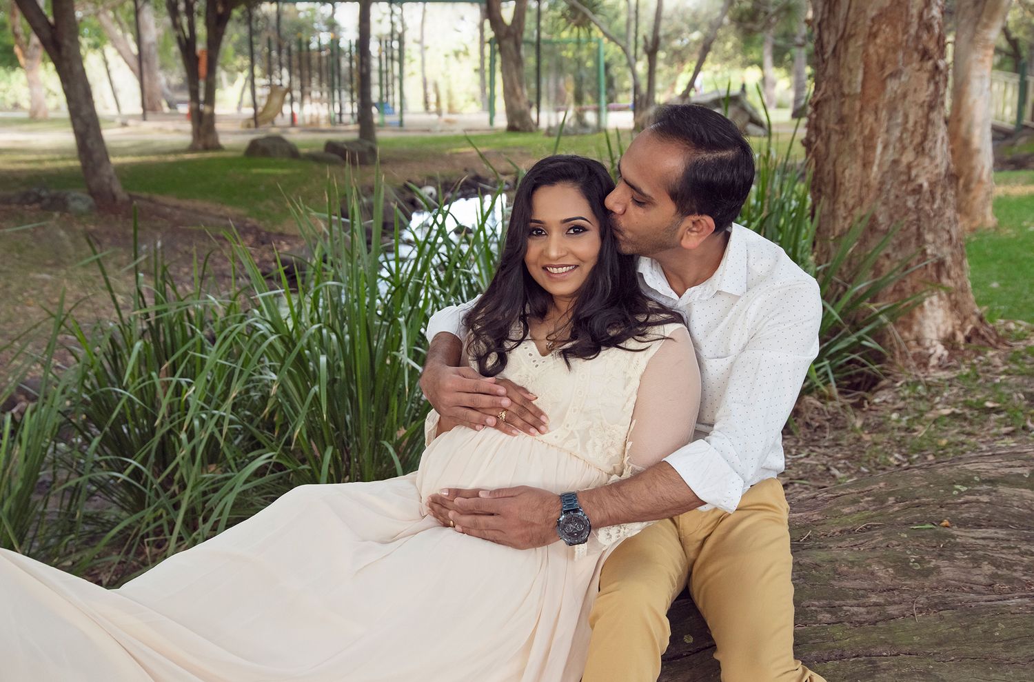 Maternity photoshoot Gold Coast hinterland with a focus on the motherhood glow.