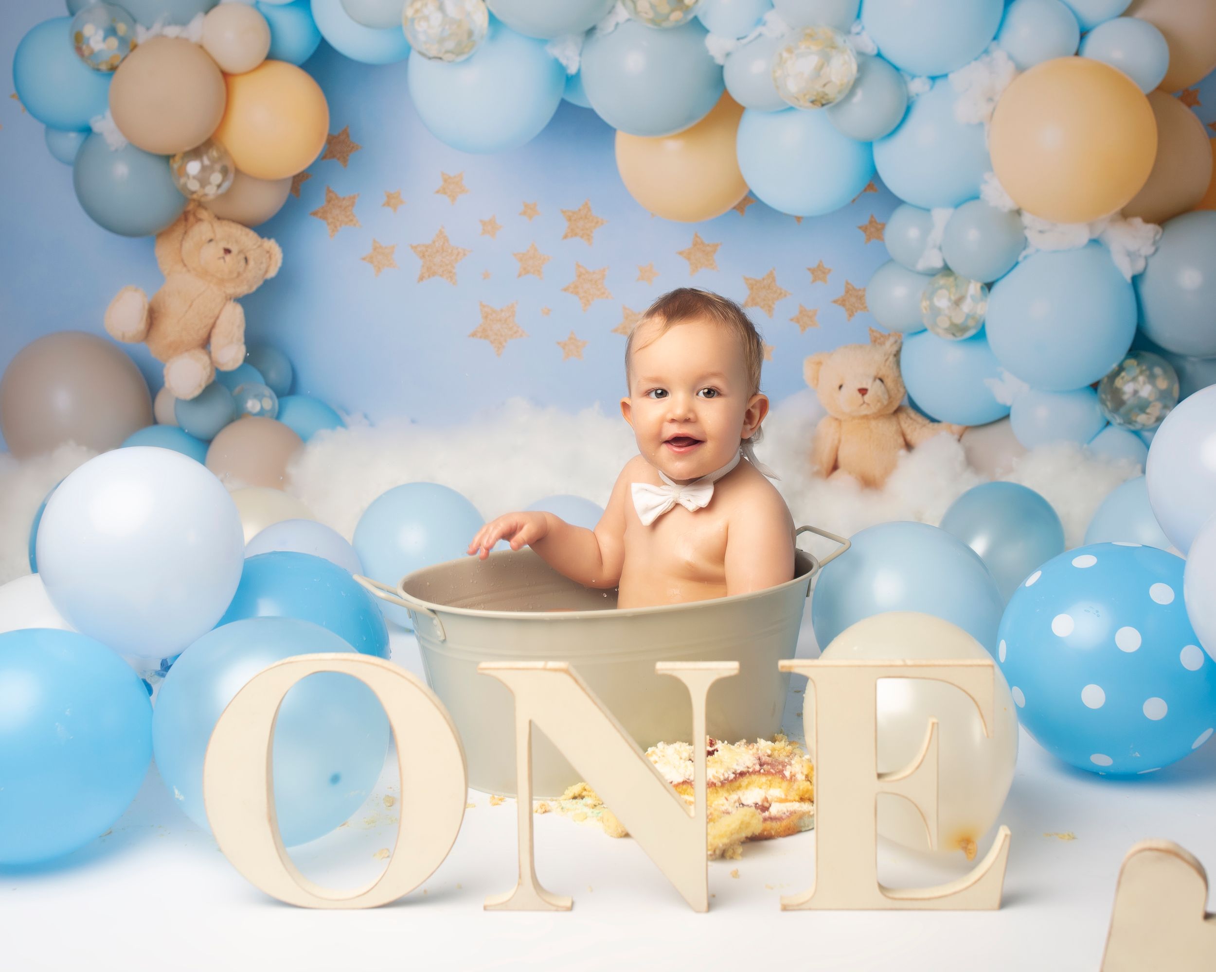 boy's first birthday splash session photo