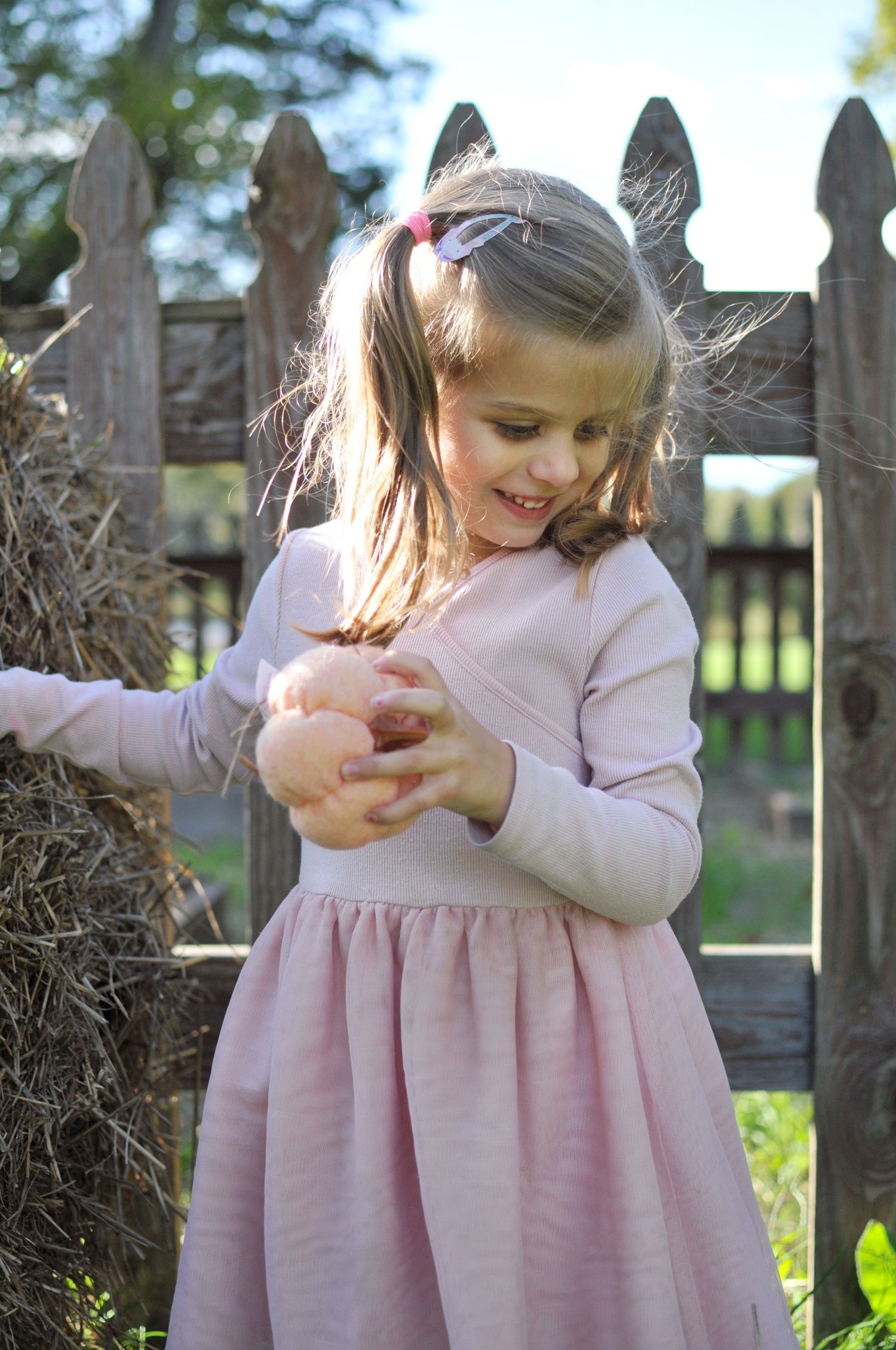 Young girl photo fall hay pumpkin