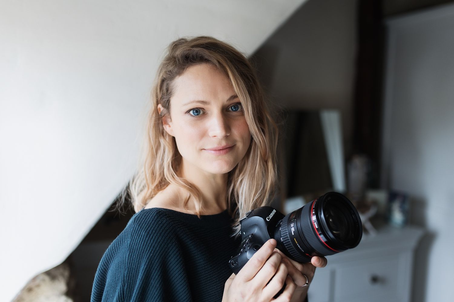 Portrait of Hannah Veale, family lifestyle and branding photographer in Oxford, Oxfordshire, UK.