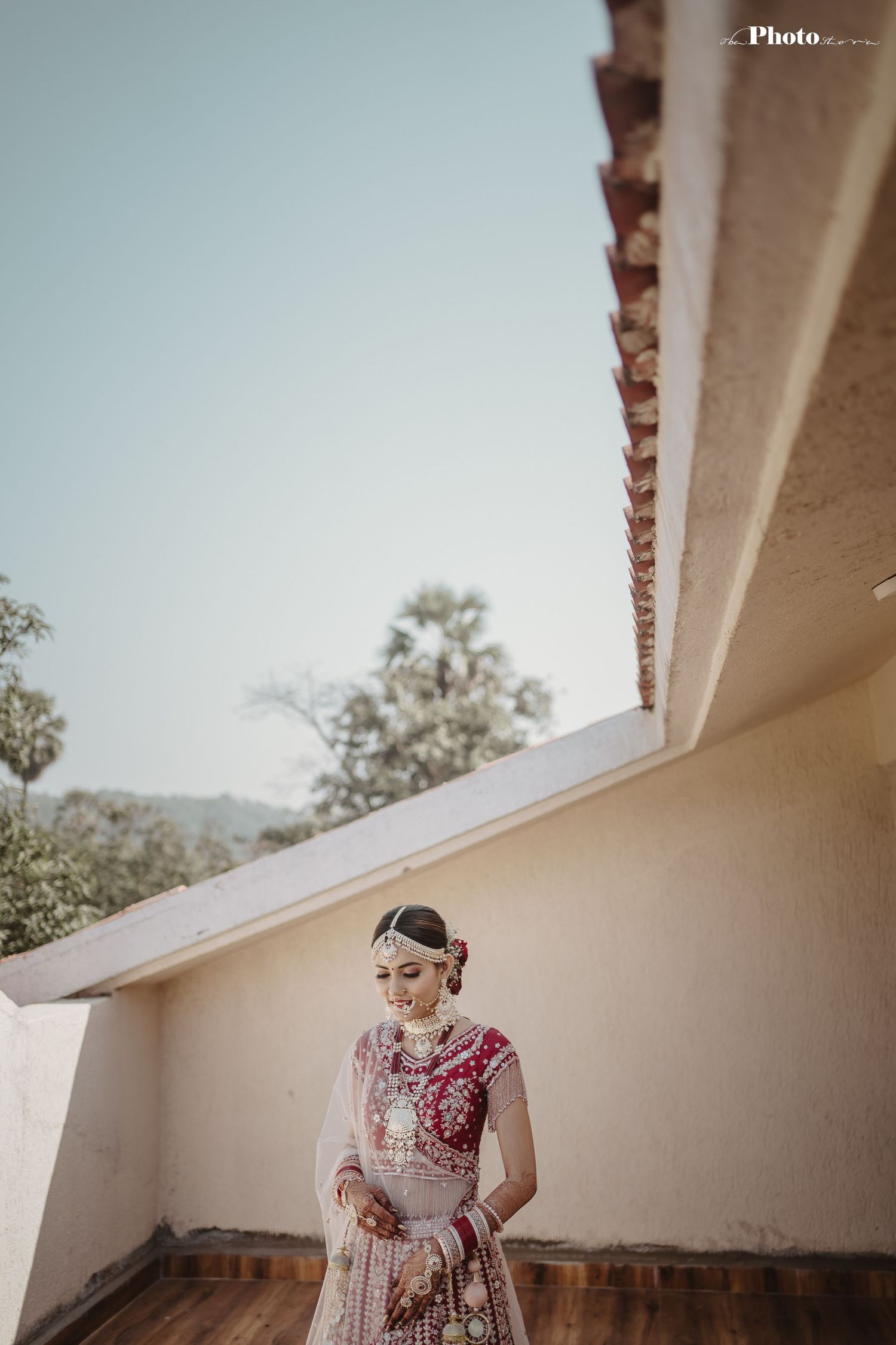 Architectural wedding venue with white walls and minimalist design under clear blue sky.