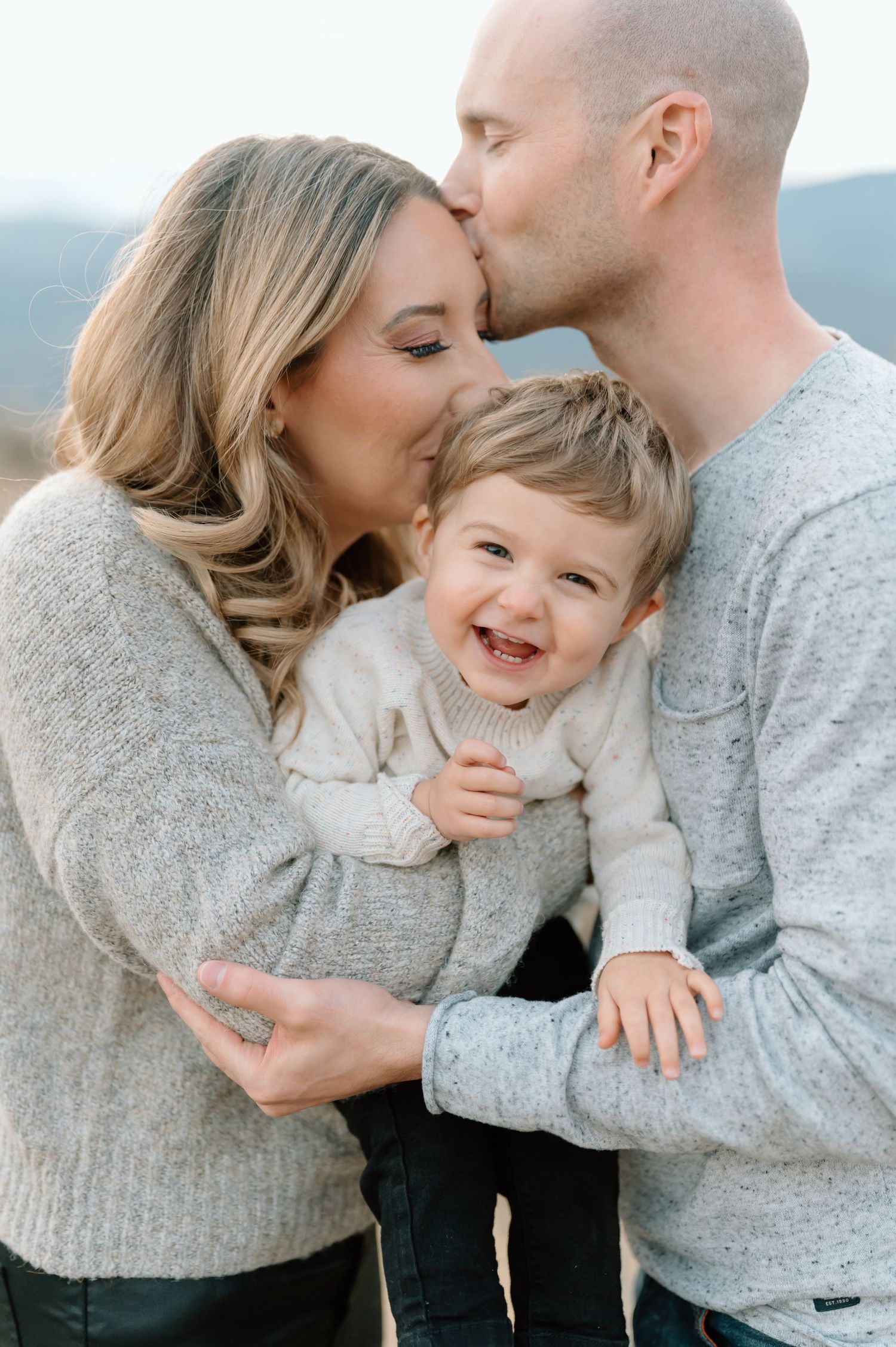 Knox mountain family session_Alexandra Kurta Photo_Okanagan Lifestyle Photographer