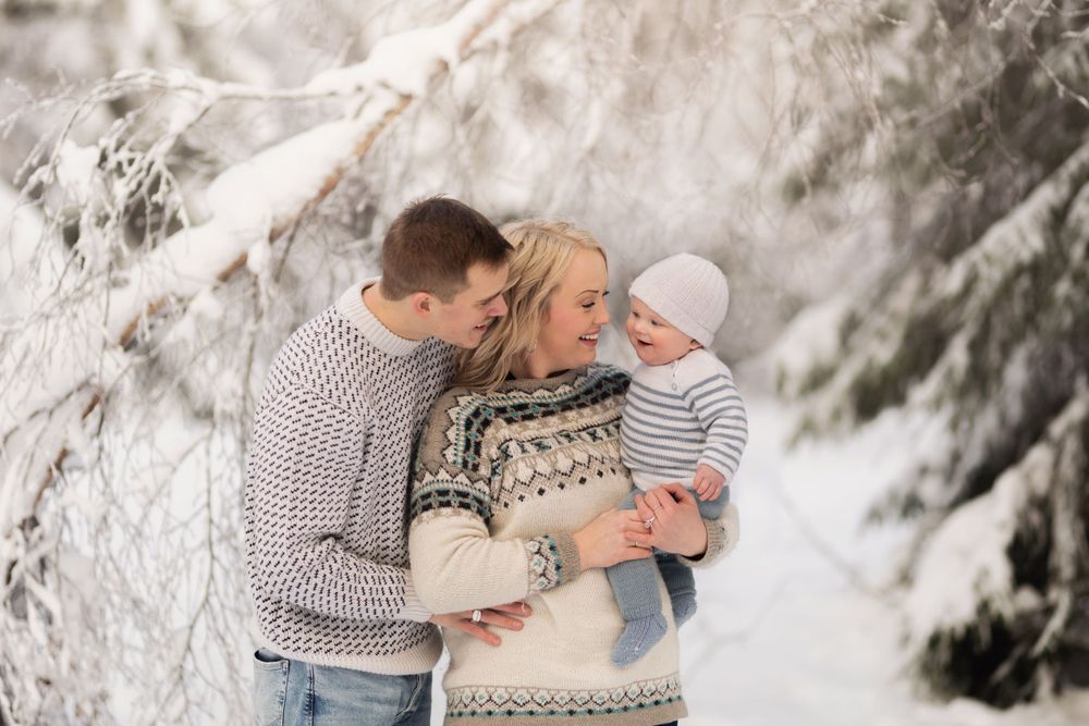 Utefotografering melhus
Barnefotografering Trondheim, Trøndelag, Melhus, babyfotograf Malin Berdal. Studiofotograf Studio bilder.