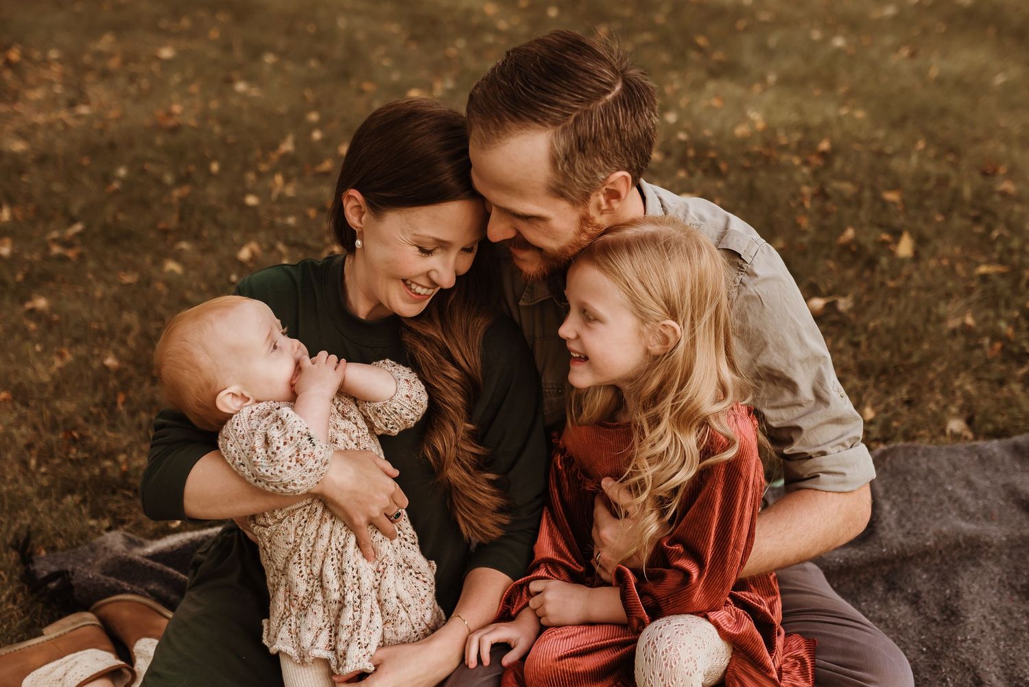 An outdoor fall family session