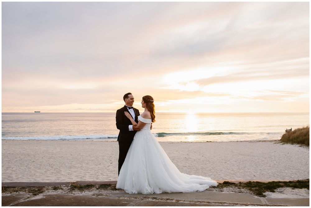 hyde park wedding bride and groom at city beach