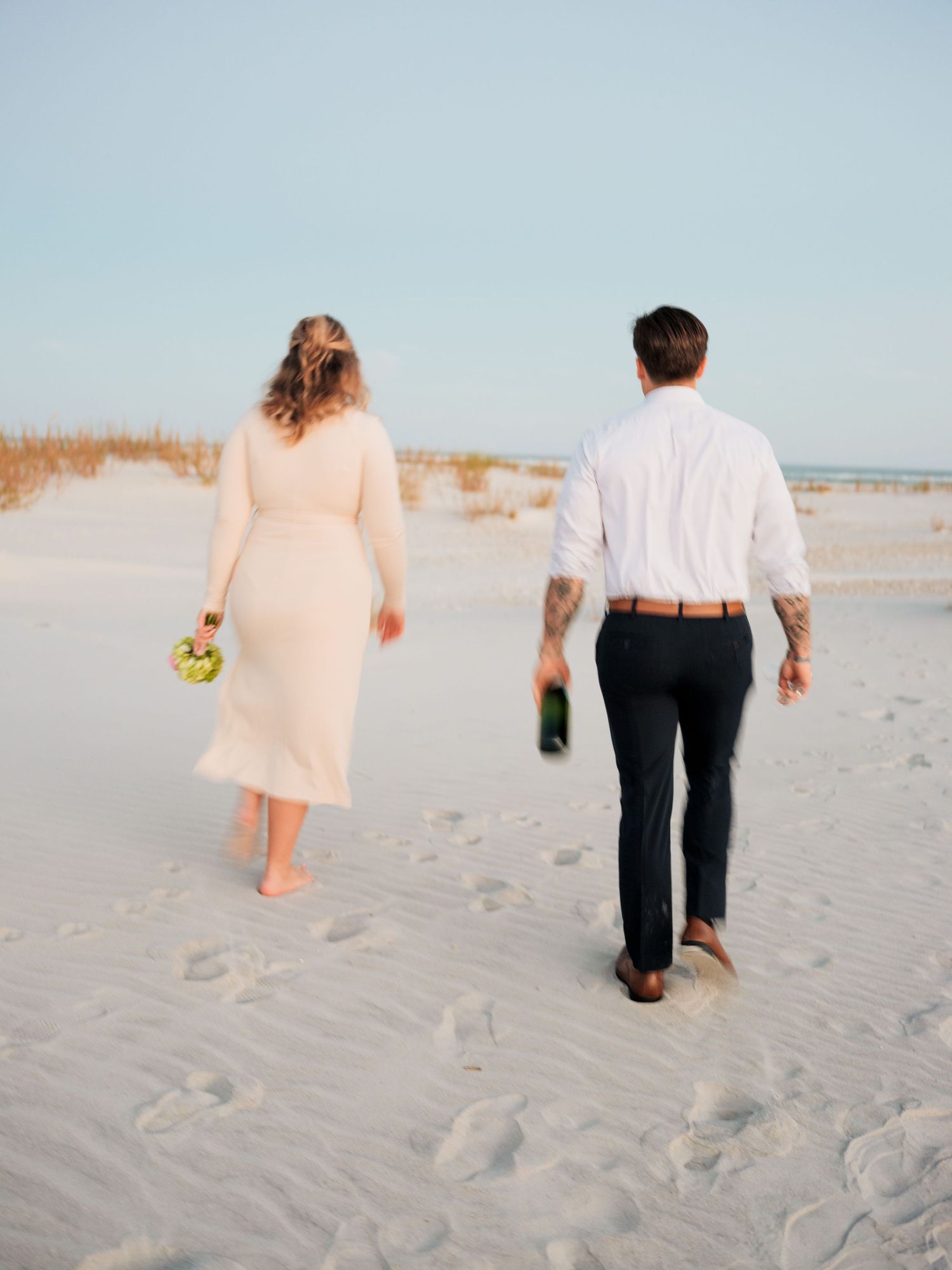couples propose on the beach