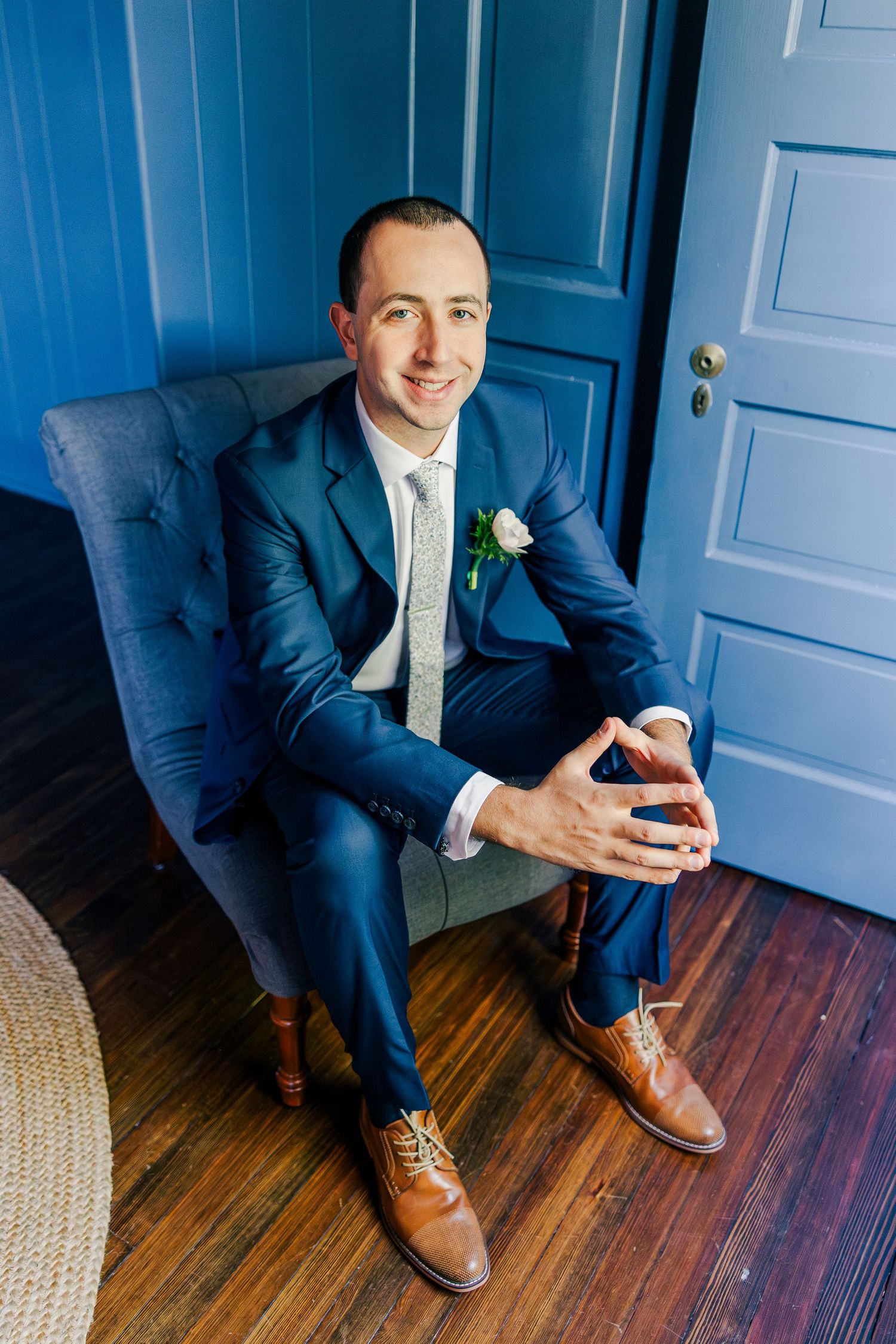 RUST MANOR HOUSE LEESBURG VIRGINIA WEDDING PICTURES GROOM GETTING READY