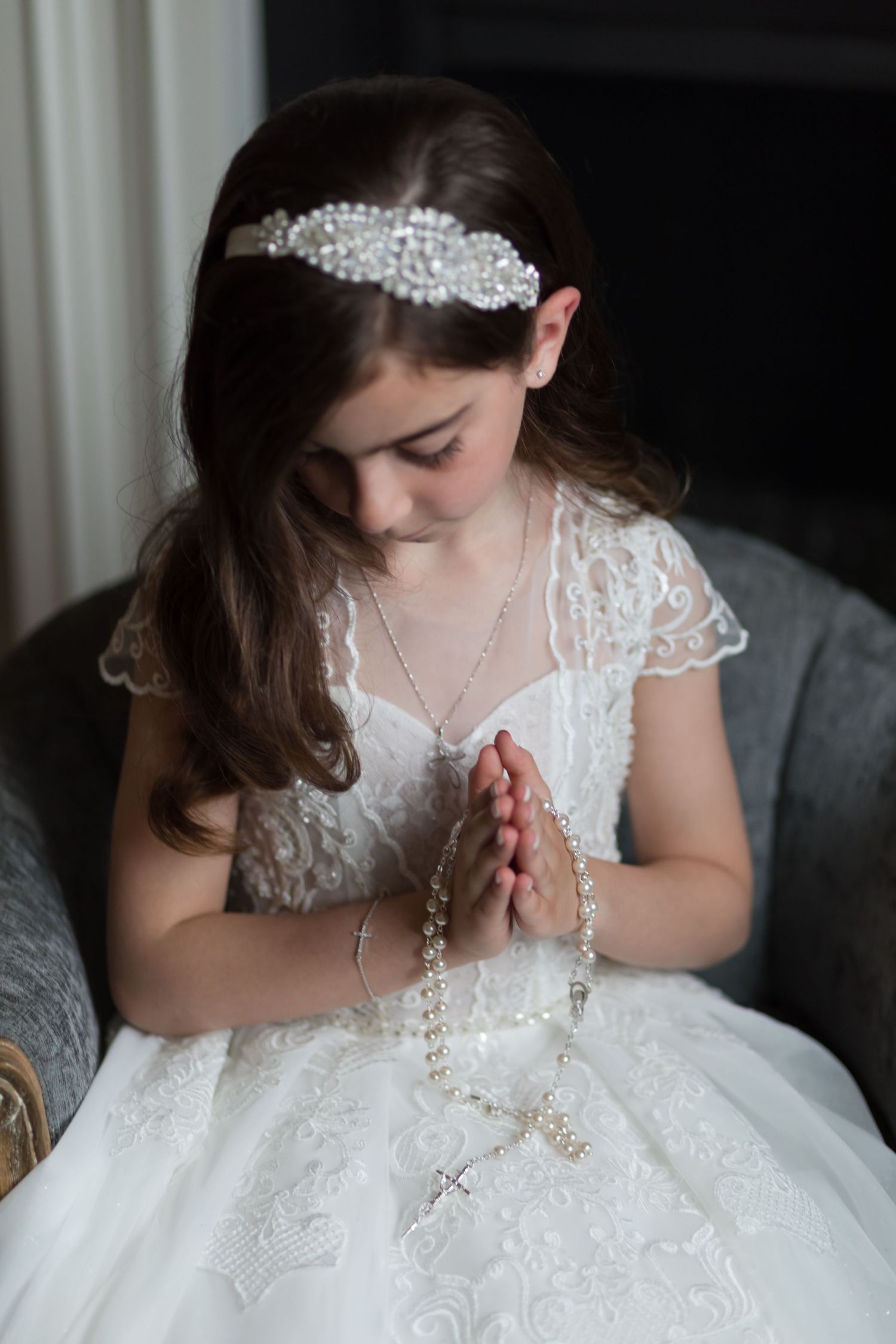 praying hands first communion photoshoot photos poses
