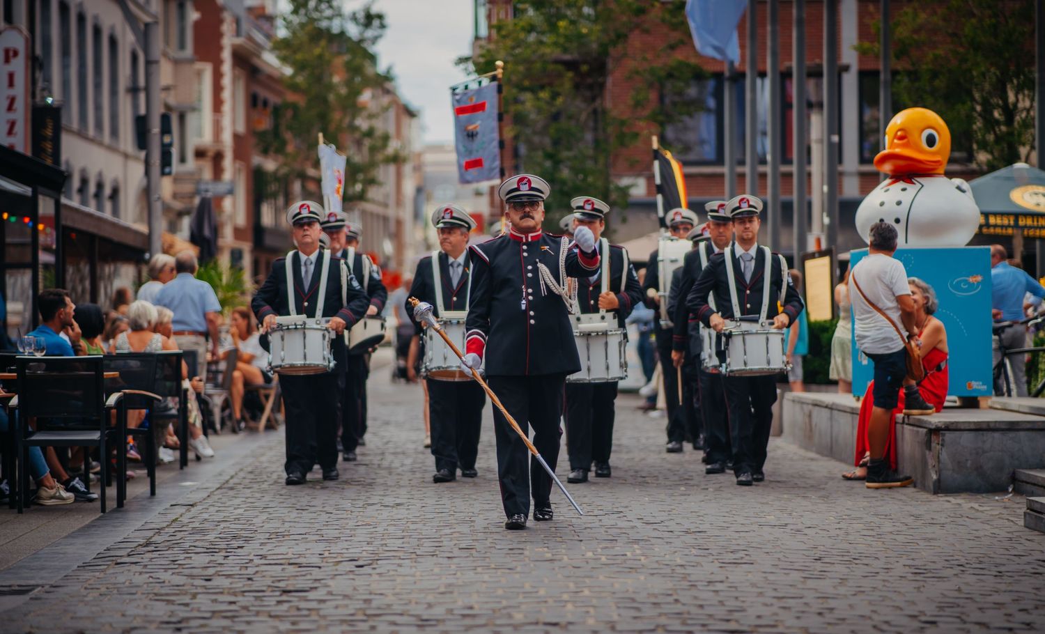 Orkest in de straten van Hasselt, Limburg, Belgie