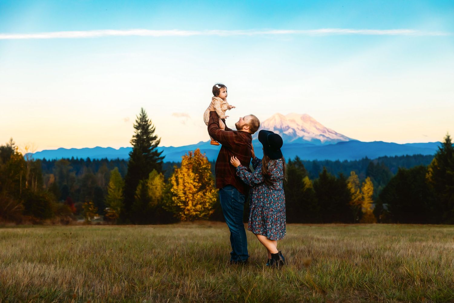 Family photos in big field with view of Mt. Rainier in Eatonville