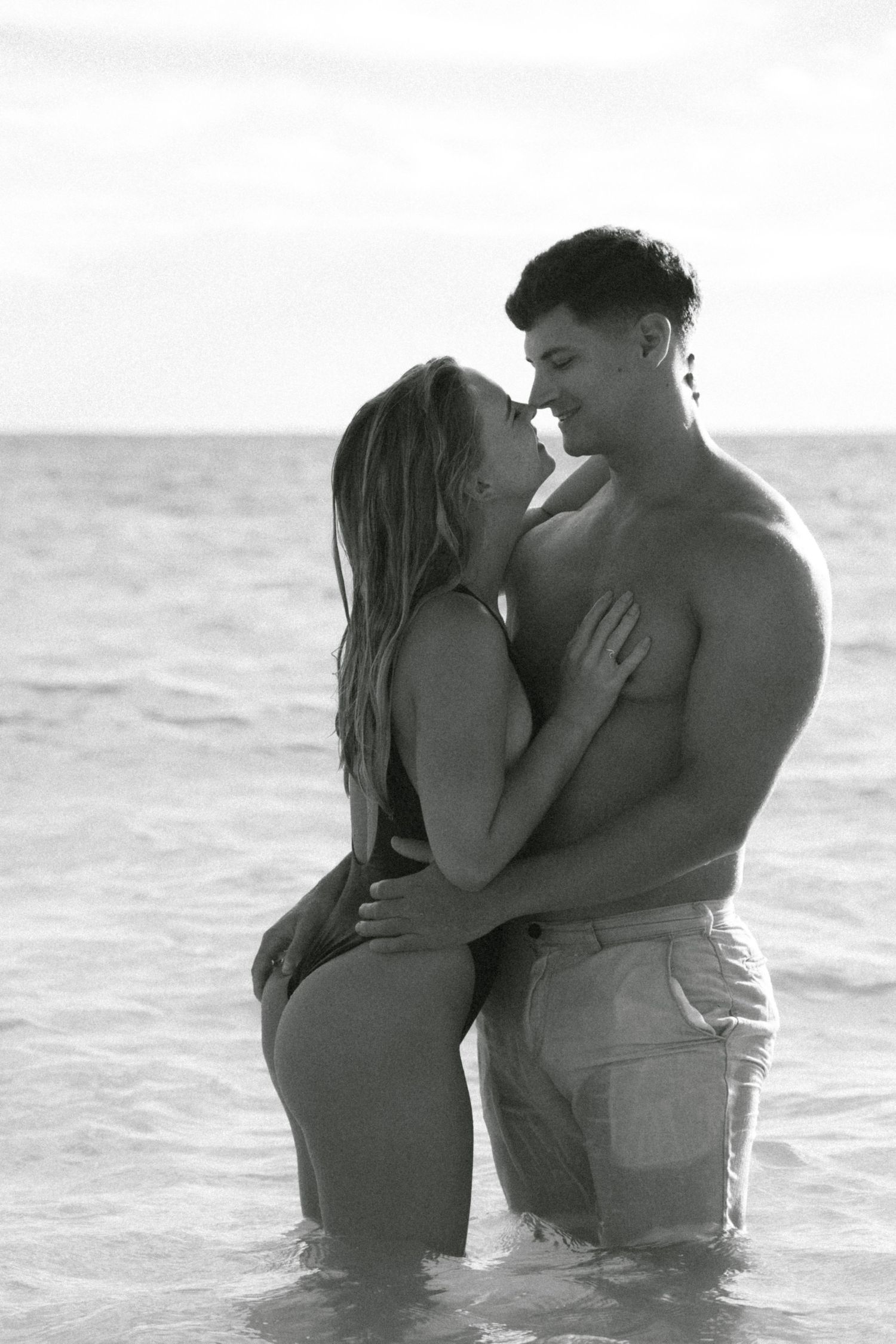 <img src="oahu_couples_photoshoot.jpg" alt="Oahu Couples Photoshoot: Capture your love on film in paradise.">