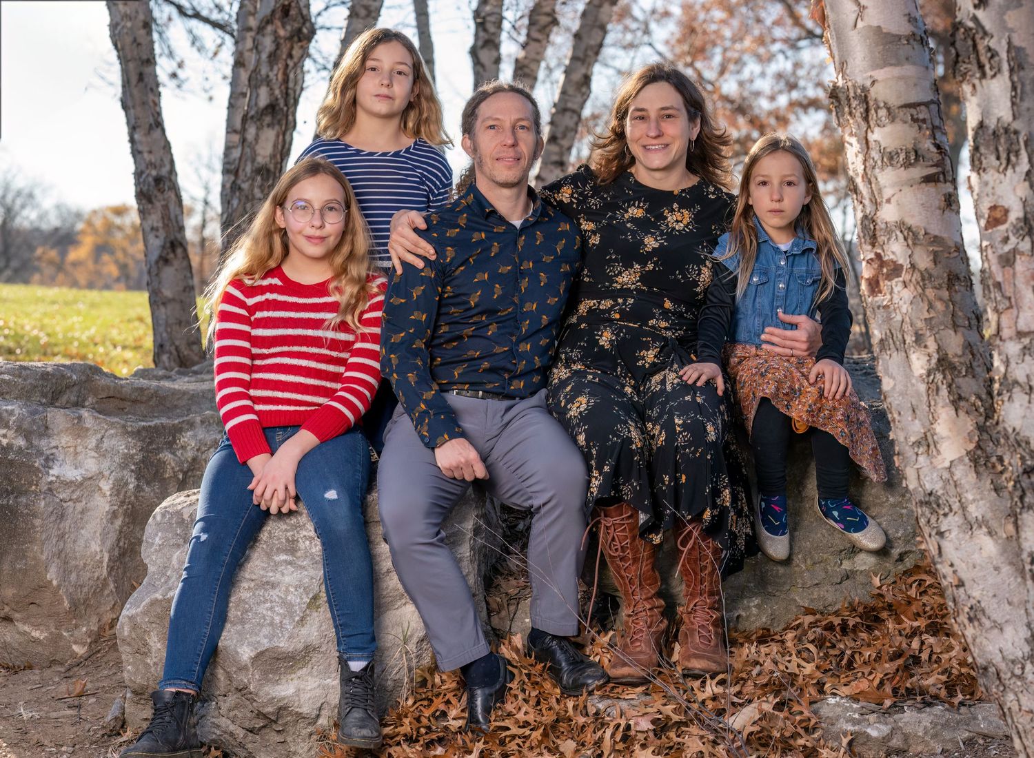 Outdoor fall family photo — lifestyle portrait session in Columbia, Missouri.