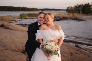 hääpotretti kallioilla