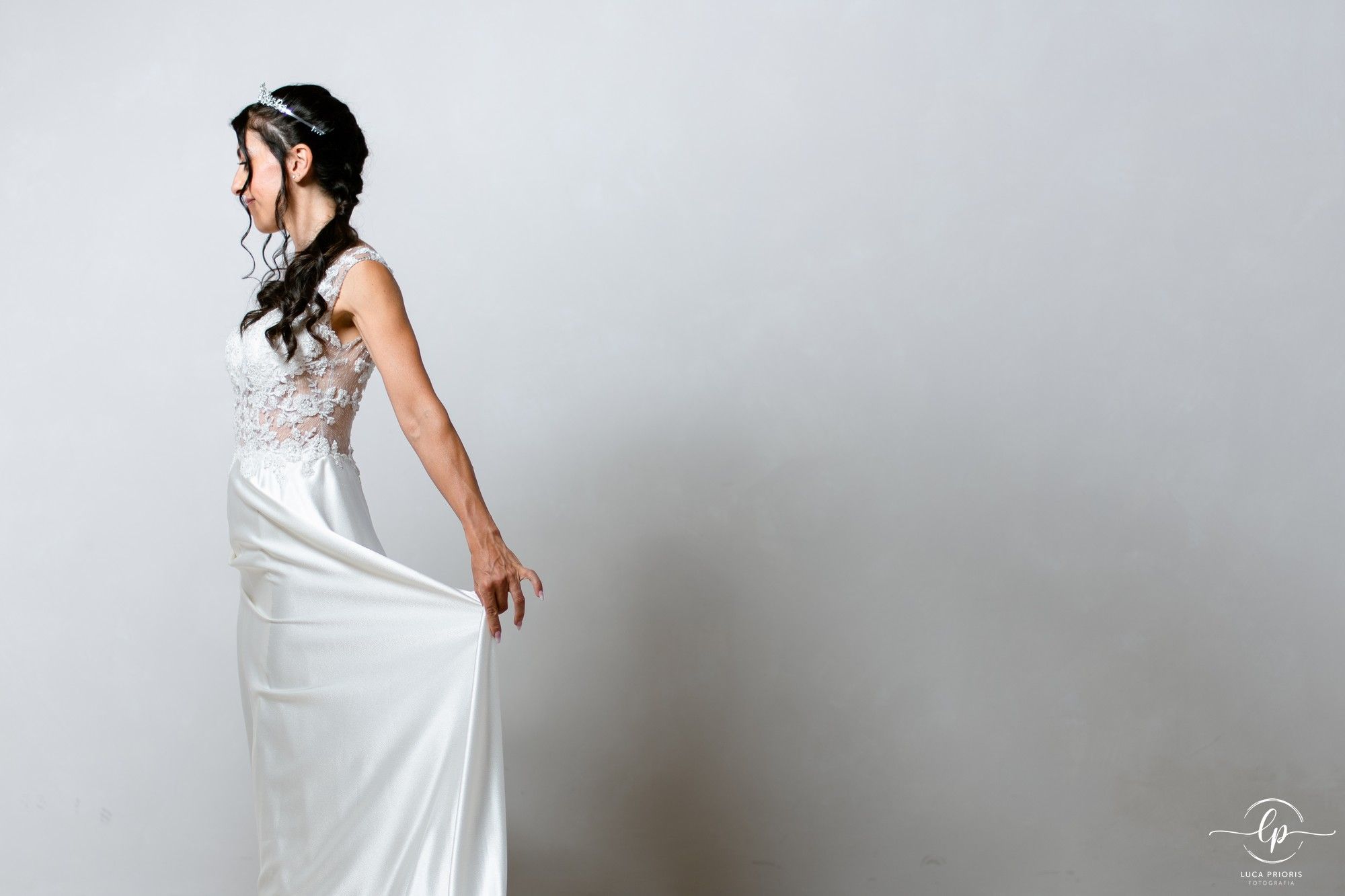 ritratto della sposa in casa