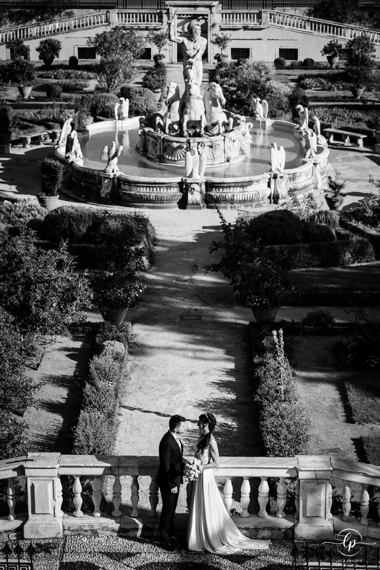 sposi nel parco di villa del principe a genova