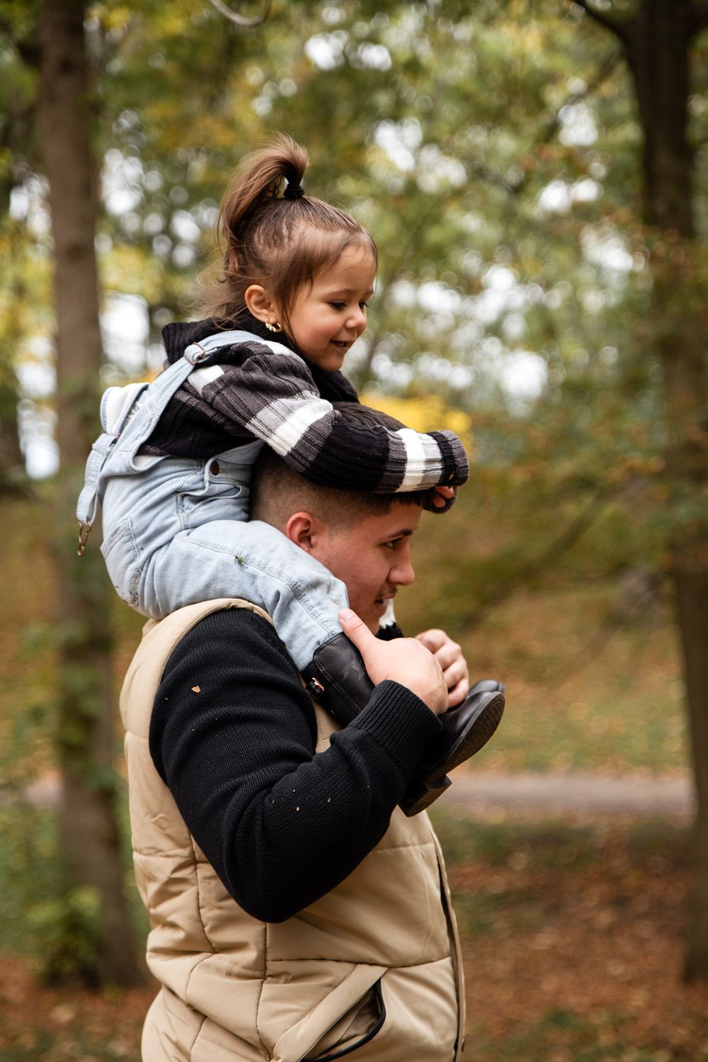 Family portrait photography in Buffalo, NY at Delaware Park