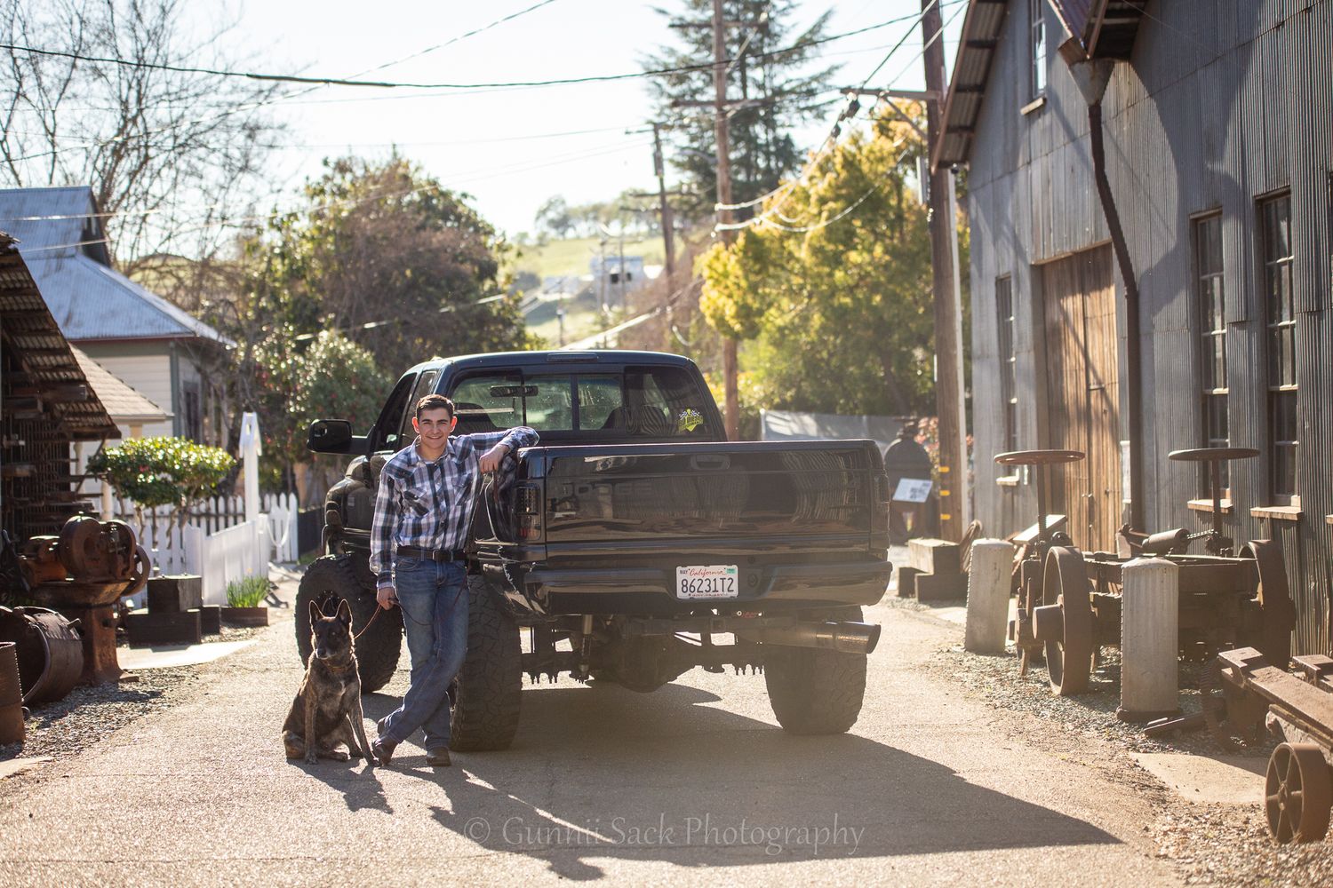 gunnii sack photography, sutter creek ca, knight's foundry, dodge turck, dog, senior session, class of 2022