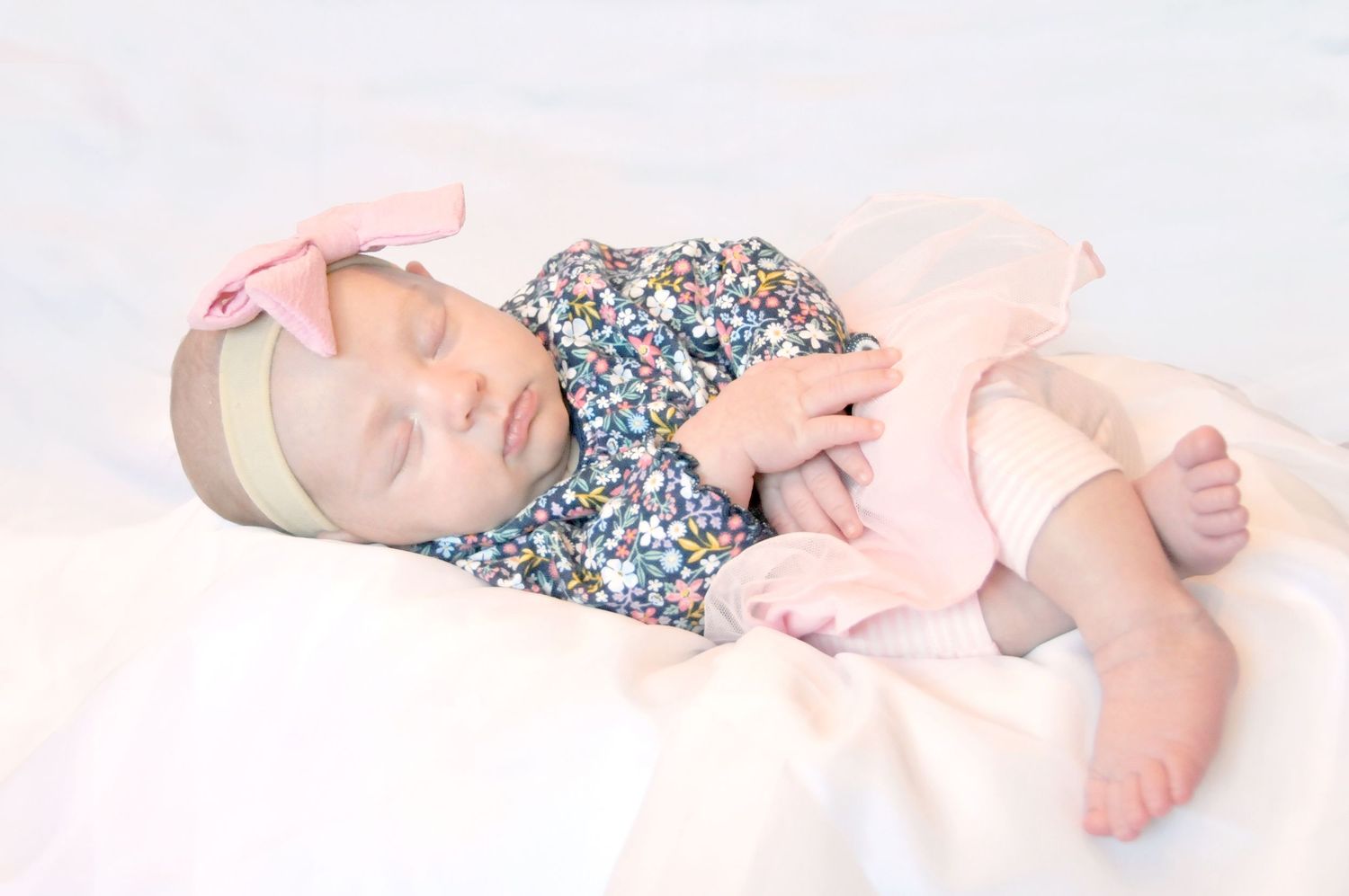 Newborn full body sleeping photo