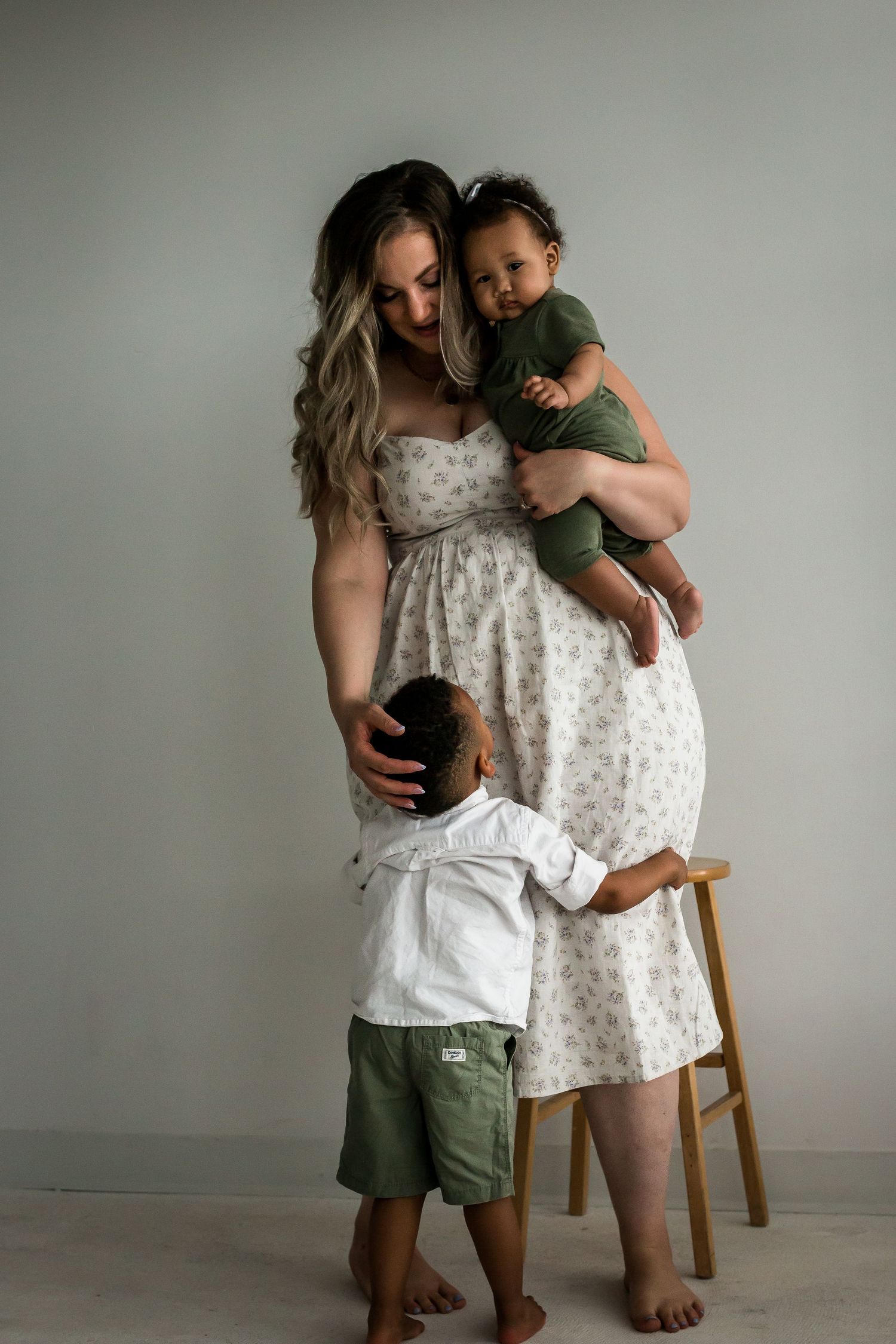 Beautiful motherhood mini sessions at Studio Boheme in Calgary by family photographer Love & Sunshine Photography.