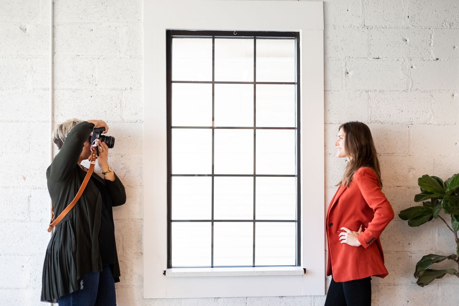 Aly Darin taking photos of businesswoman. Beverly Hills, MI photographer
