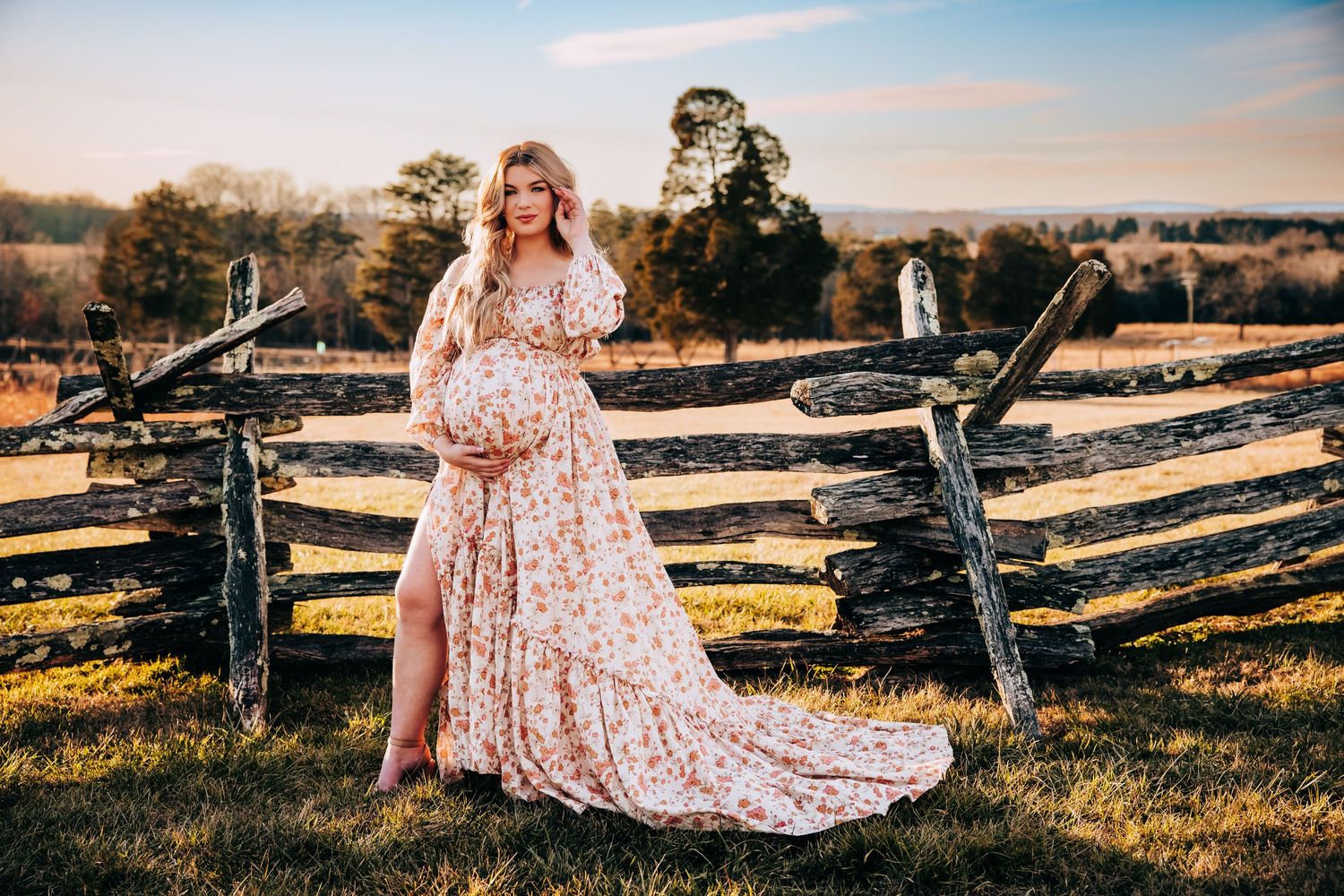 Maternity Session Manassas Battlefield Warrenton Northern Virginia DC portrait and lifestyle https://www.ssa-photos.com