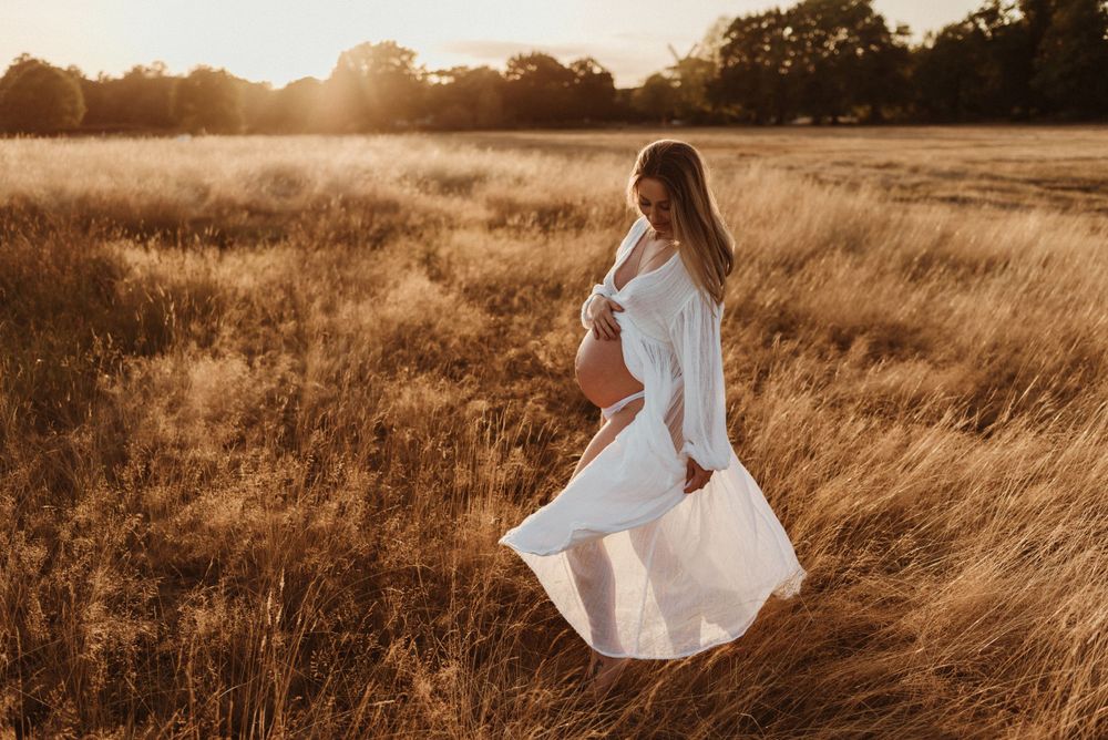 Maternity photoshoot, Wimbledon. Photography By Jemma London Family
