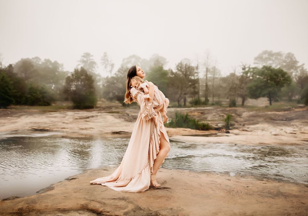 A sweet mother daughter moment at Flat Rock park