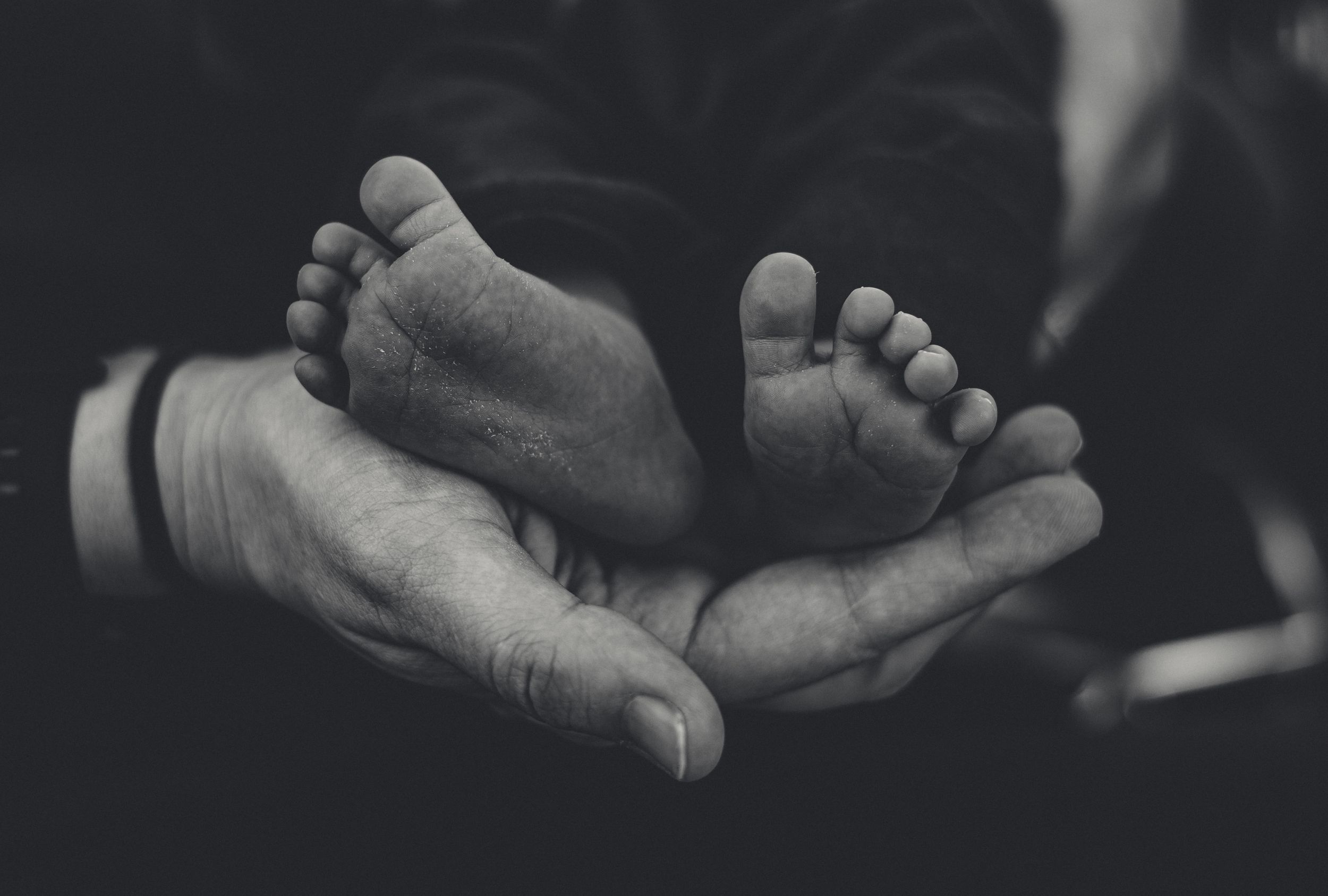 Black and white, Newborn photography, Feet