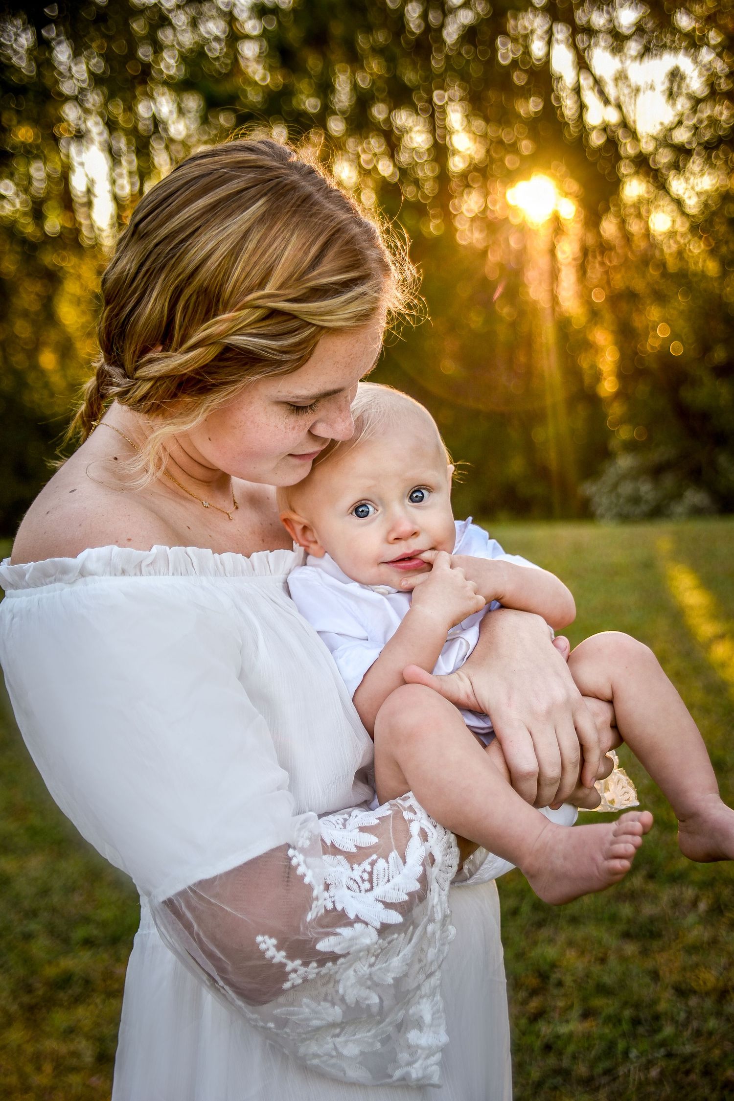 Oshi Medlin Photography | Nashville TN Maternity newborn Portrait Photography | Outdoor mommy and me