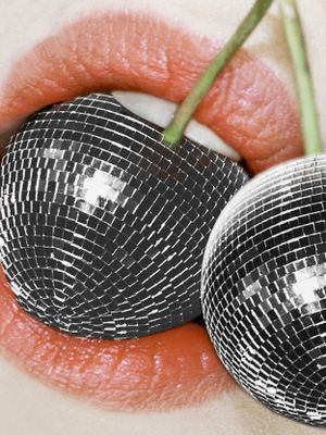 Urban-Outfitters, Dagmar Pels Bite Me Disco Cherry Lips Art-Print